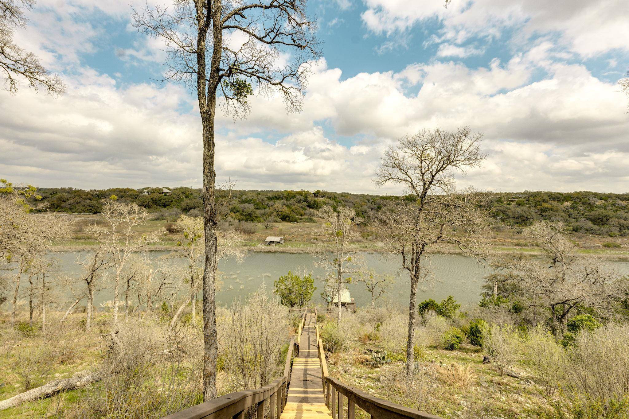 24236 Spur TRL, Spicewood, TX 78620