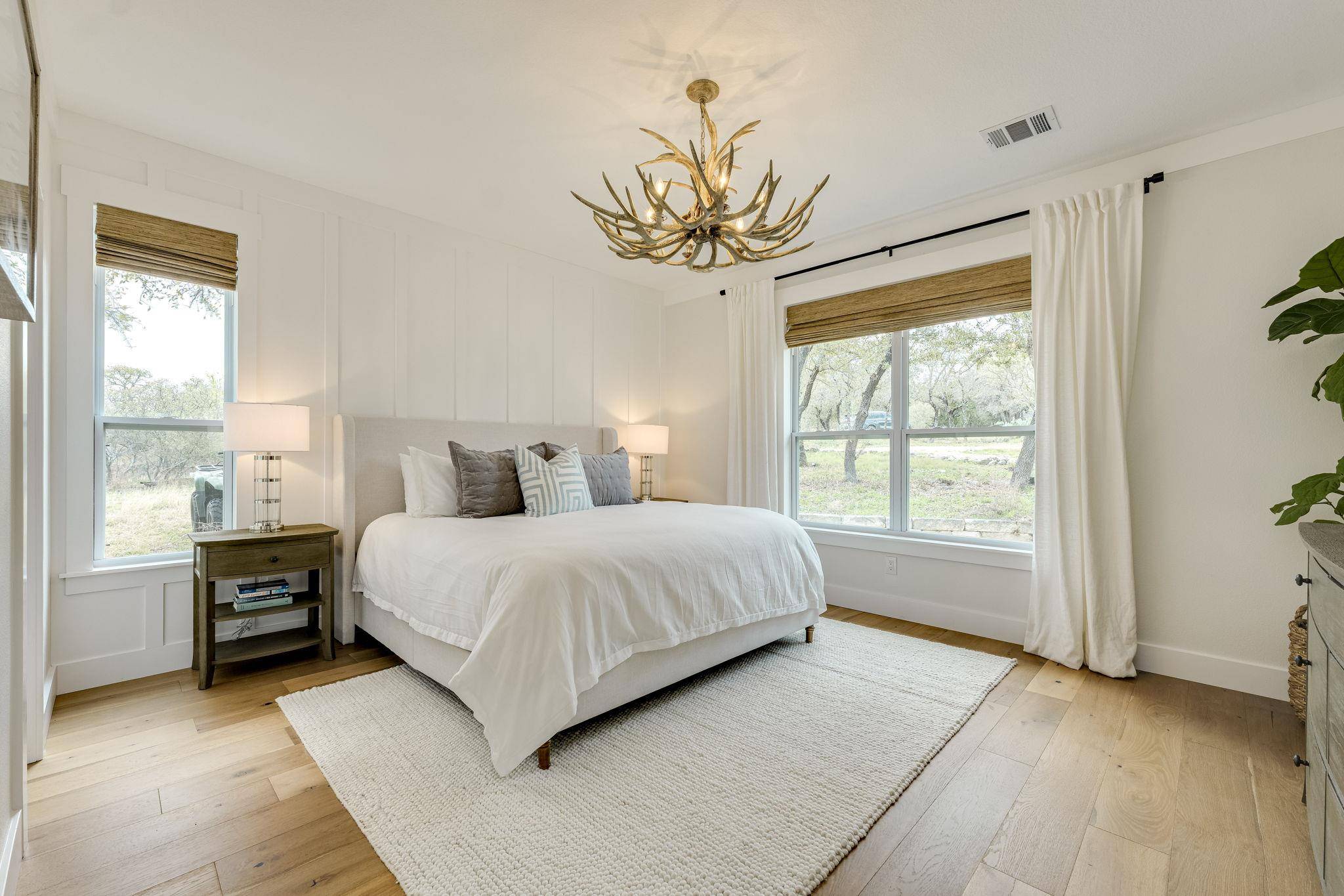 24236 Spur TRL, Spicewood, TX 78620