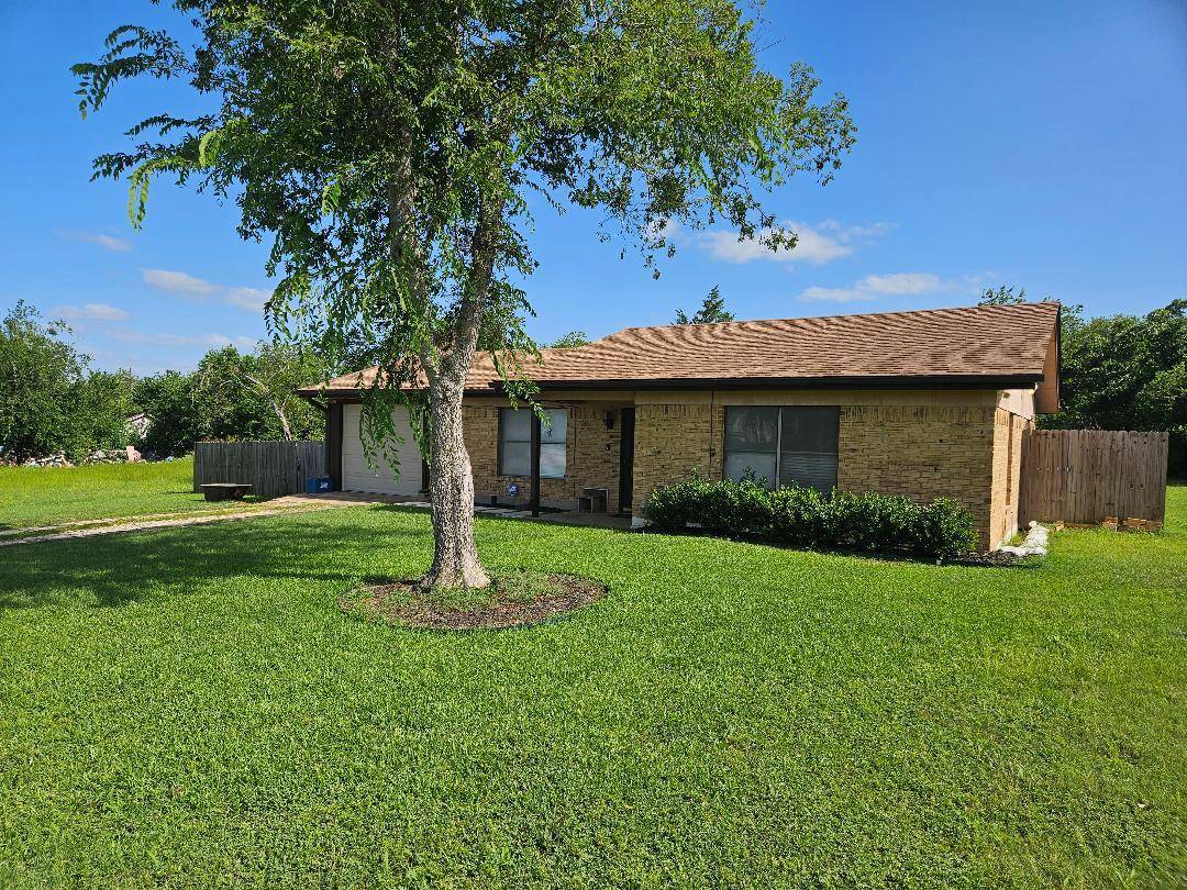 101 Brown ST, Elgin, TX 78621