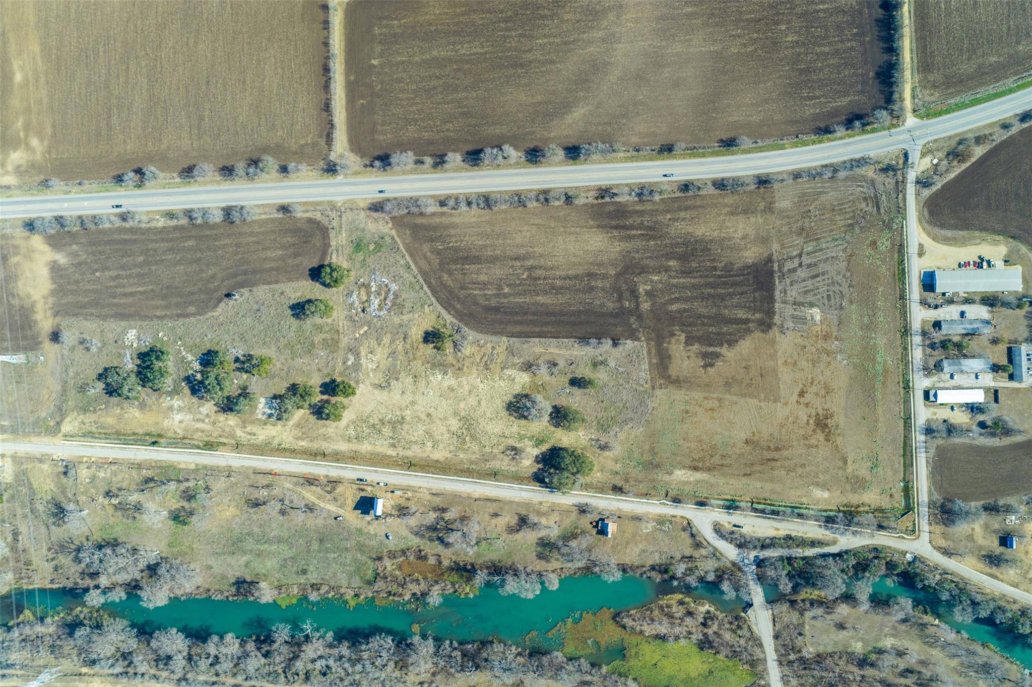 600 NW River RD, Martindale, TX 78655