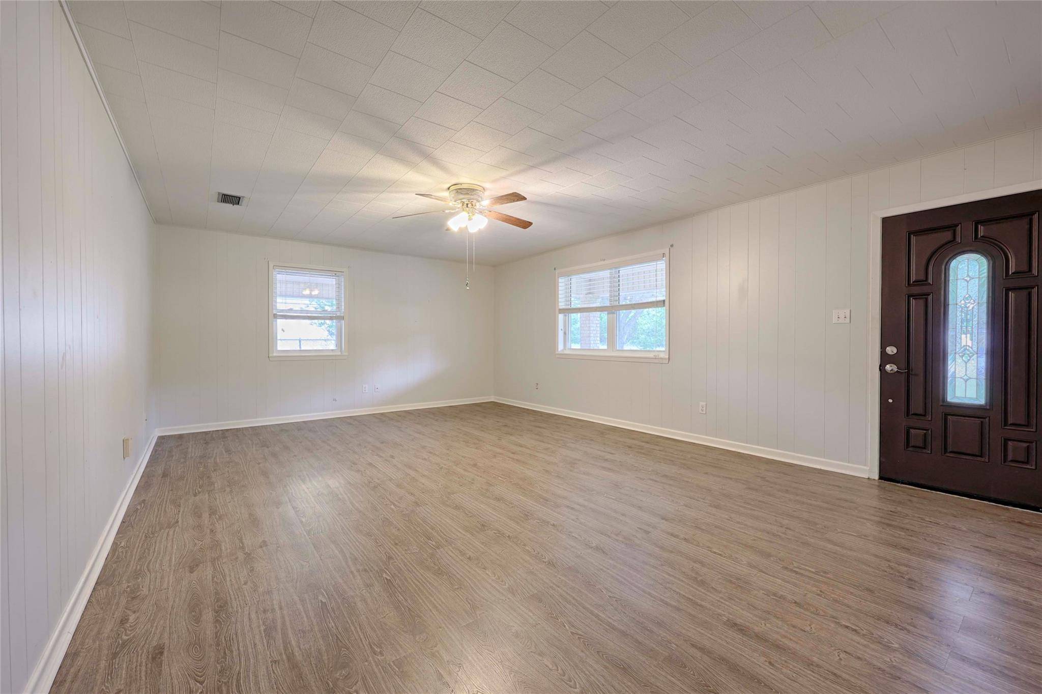 705 S La Grange ST, Flatonia, TX 78941