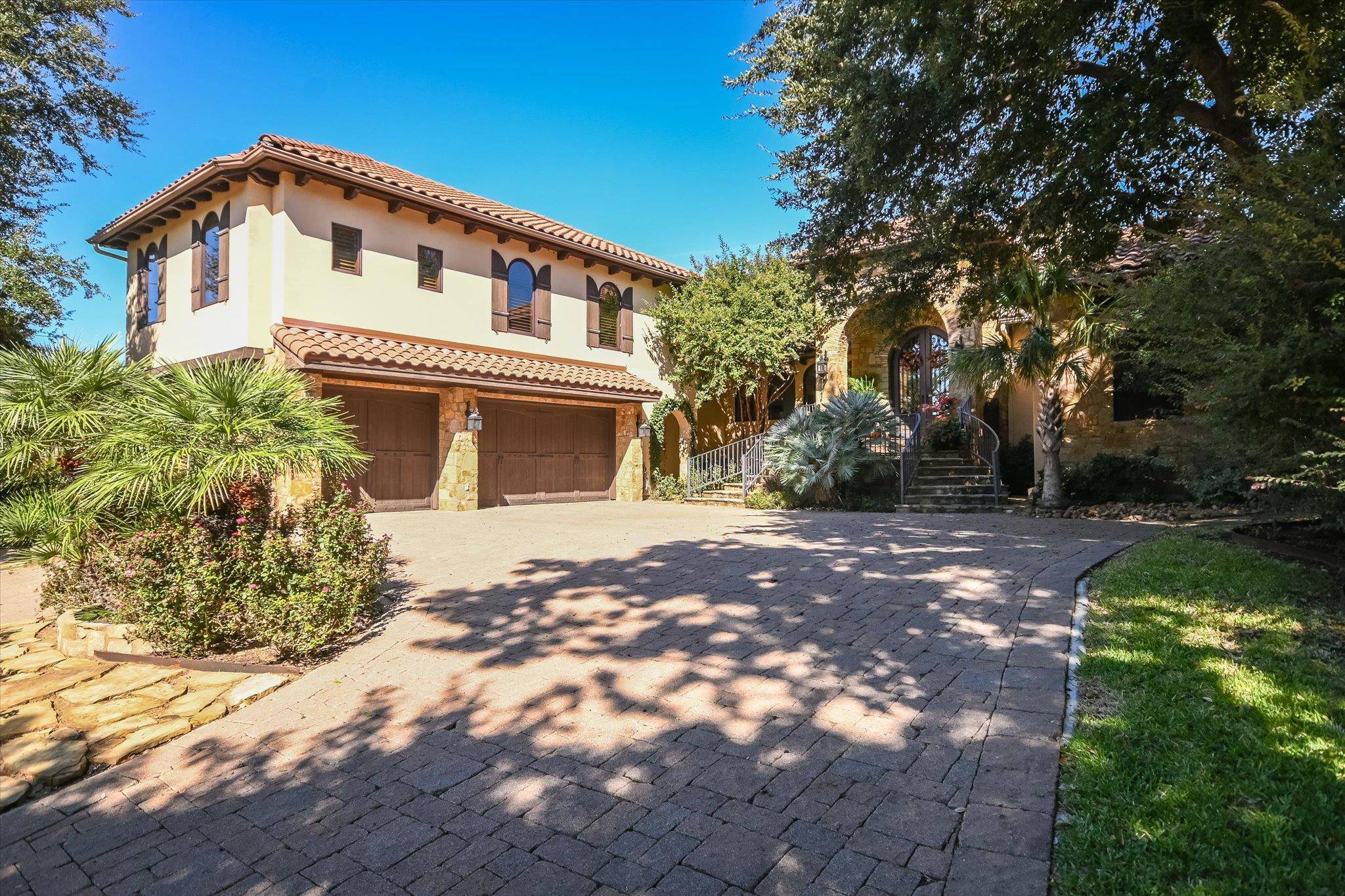 120 Applehead Island DR, Horseshoe Bay, TX 78657