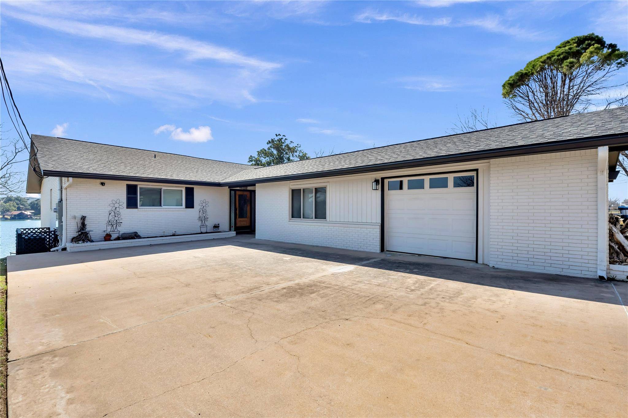 1846 Bluebonnet LN, Kingsland, TX 78639