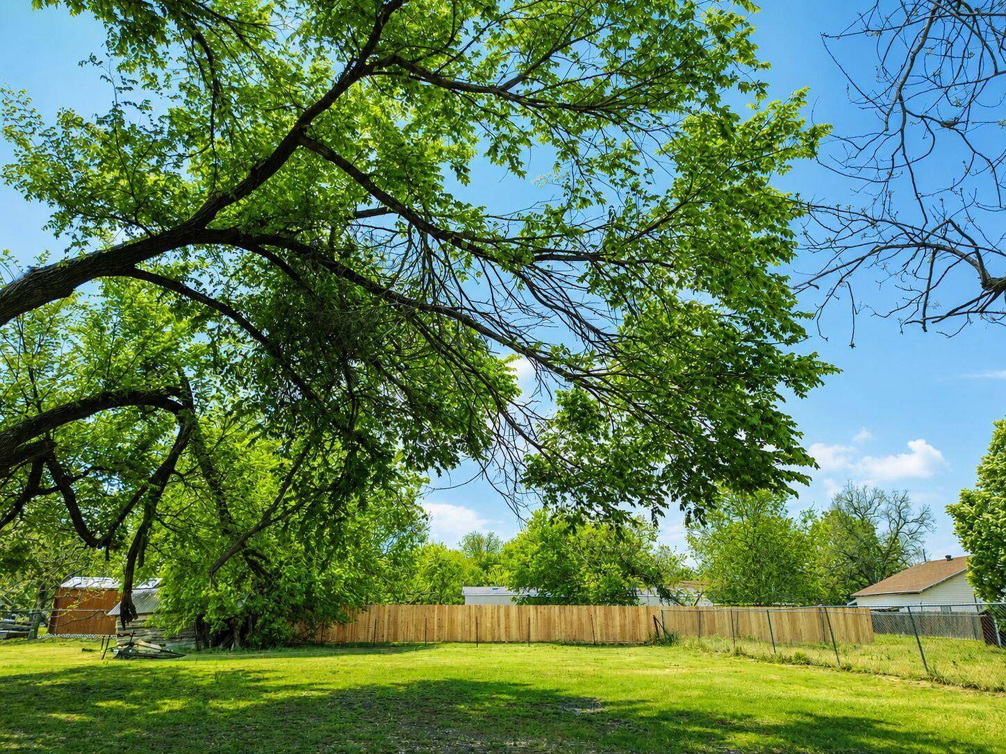 303 E Wolf ST, Granger, TX 76530
