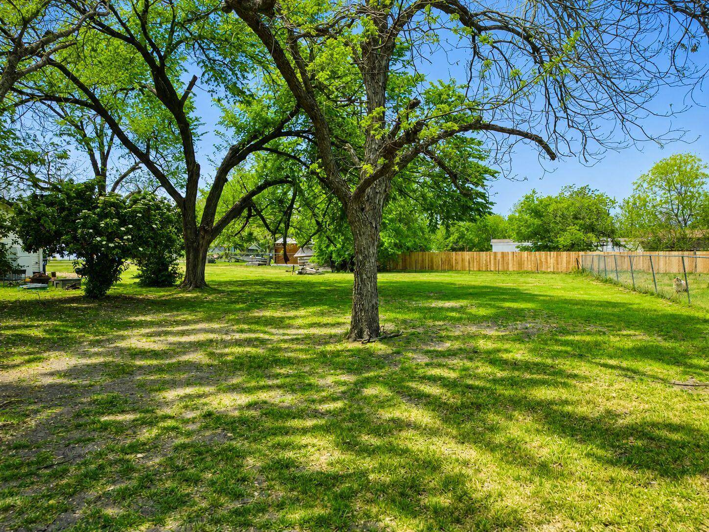 303 E Wolf ST, Granger, TX 76530