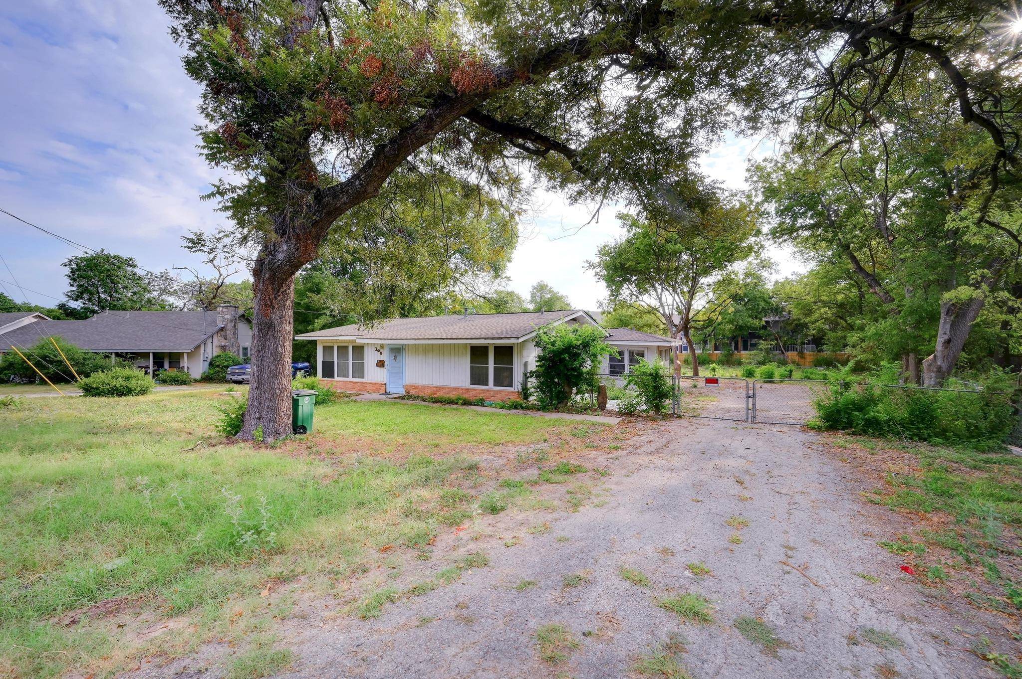 300 Pecan DR, Austin, TX 78753