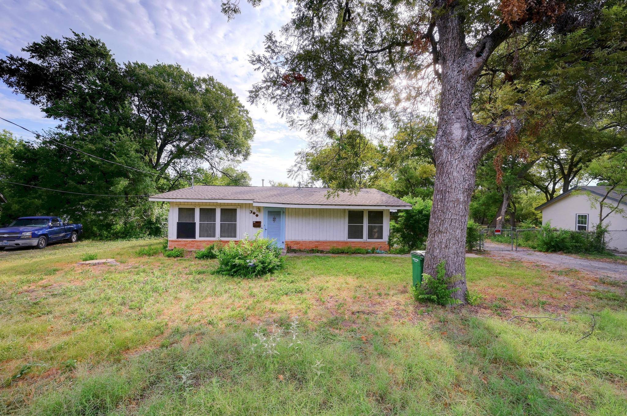 300 Pecan DR, Austin, TX 78753