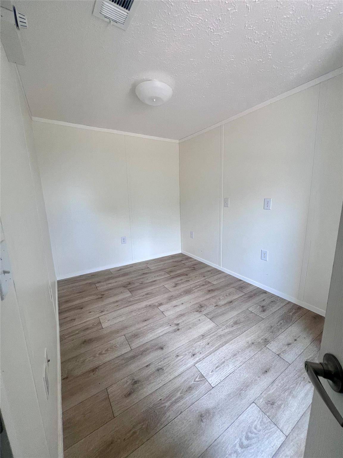 121 Kiowa DR, Smithville, TX 78957