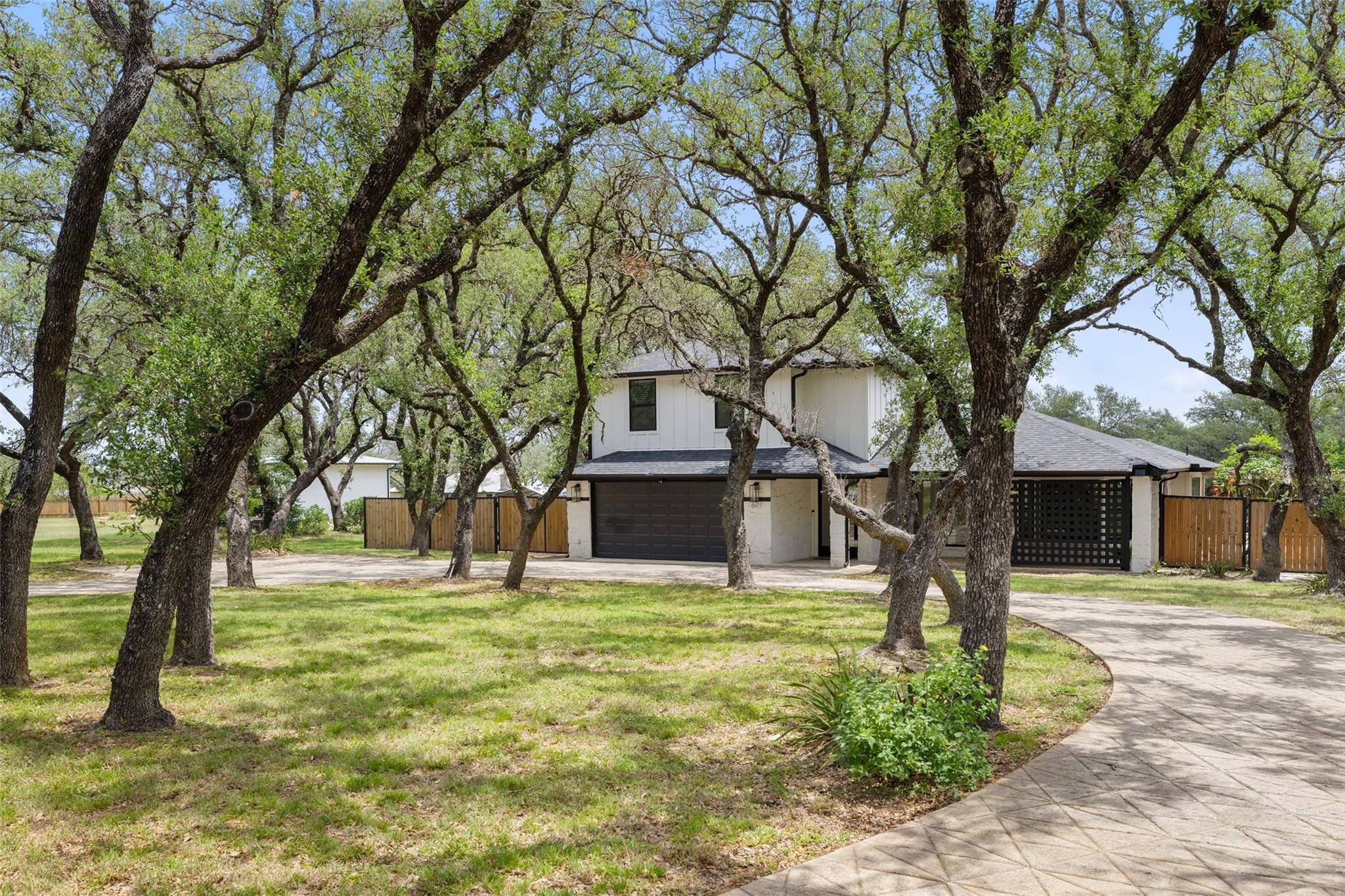 607 Liveoak DR, Johnson City, TX 78636
