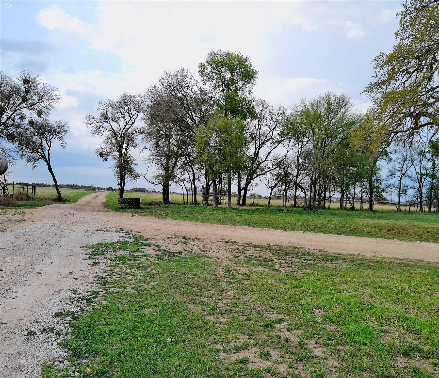 1042 Los Ranchitos RD, Cameron, TX 76567