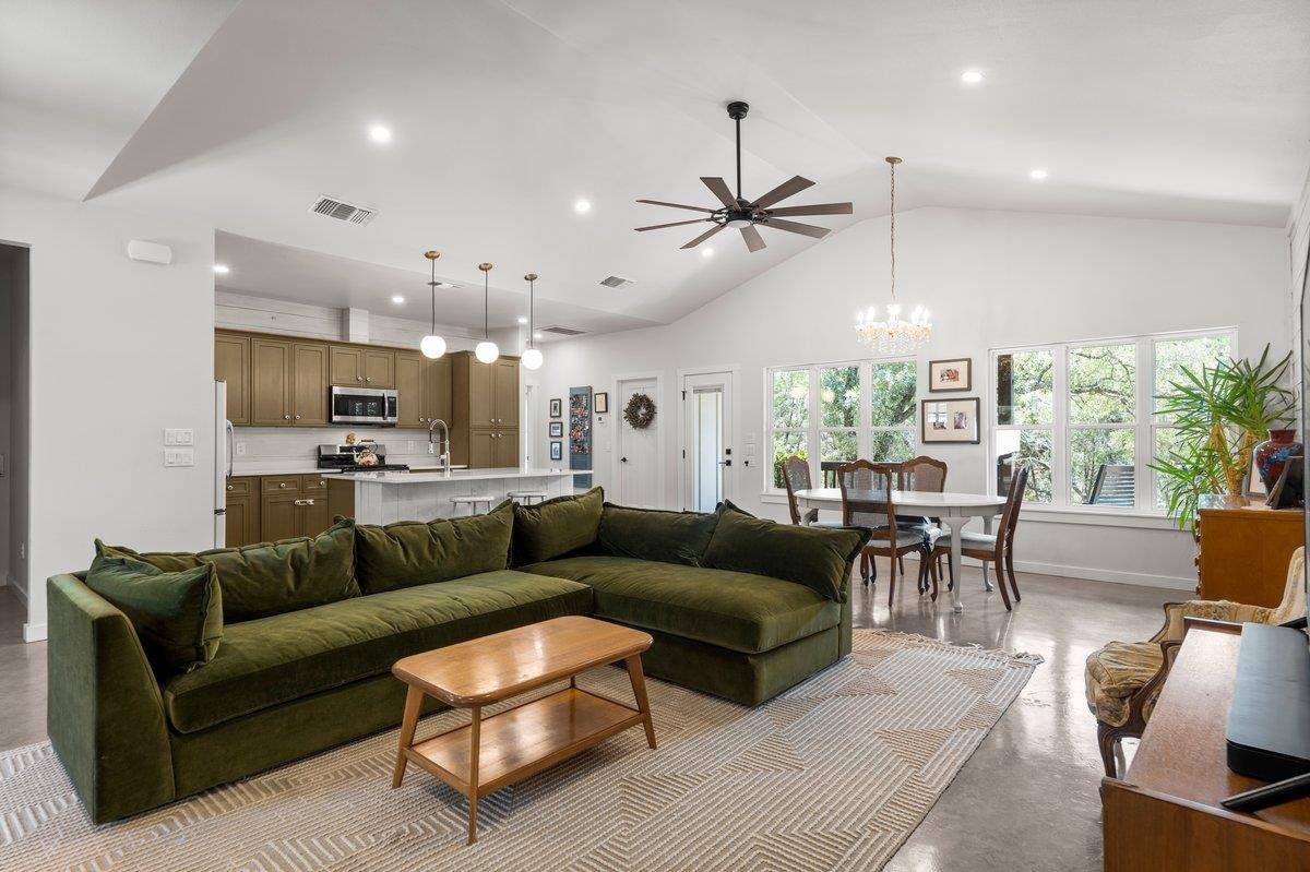 54 Acacia DR, Wimberley, TX 78676