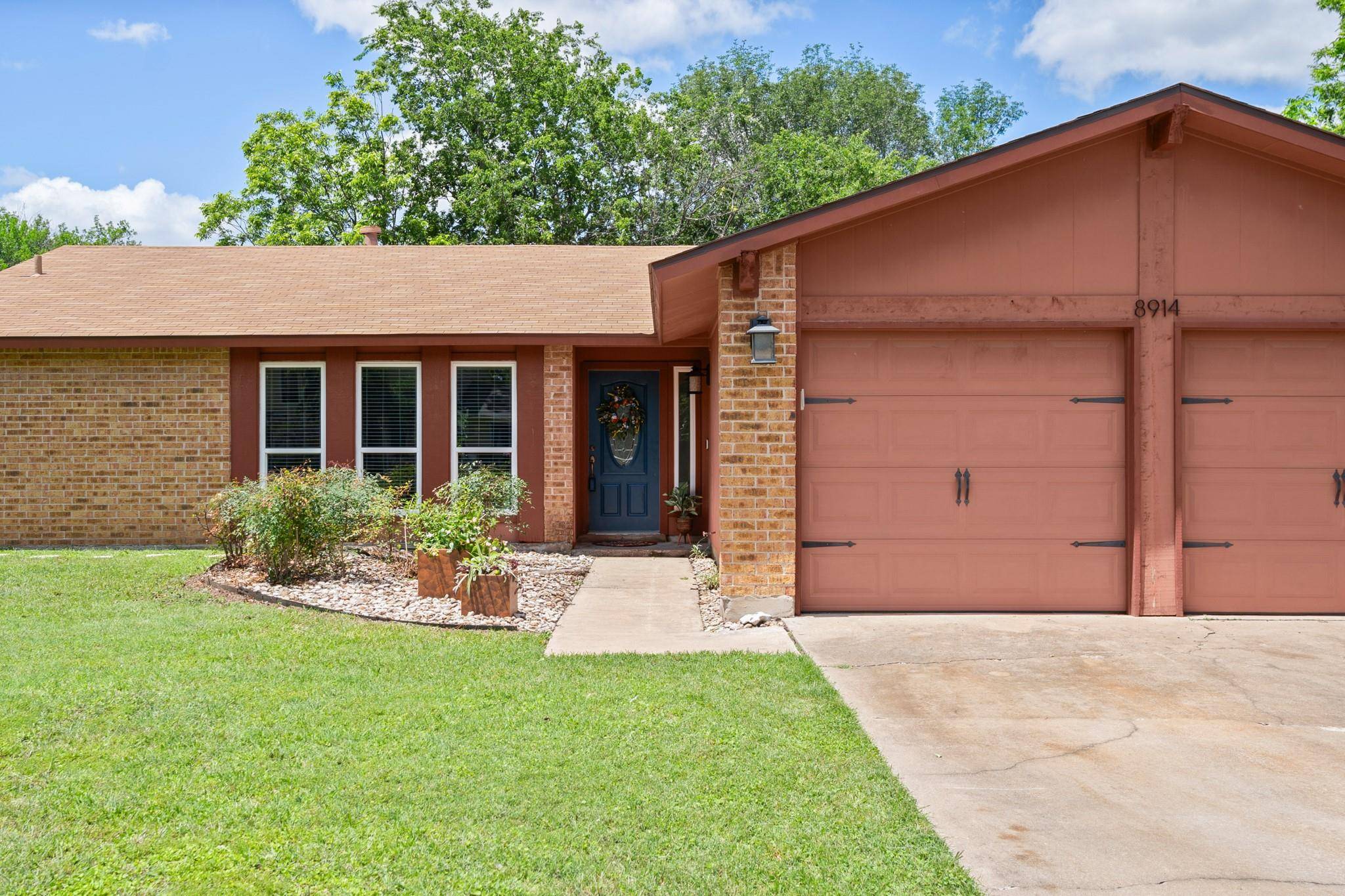 8914 Sparkling Creek DR, Austin, TX 78729