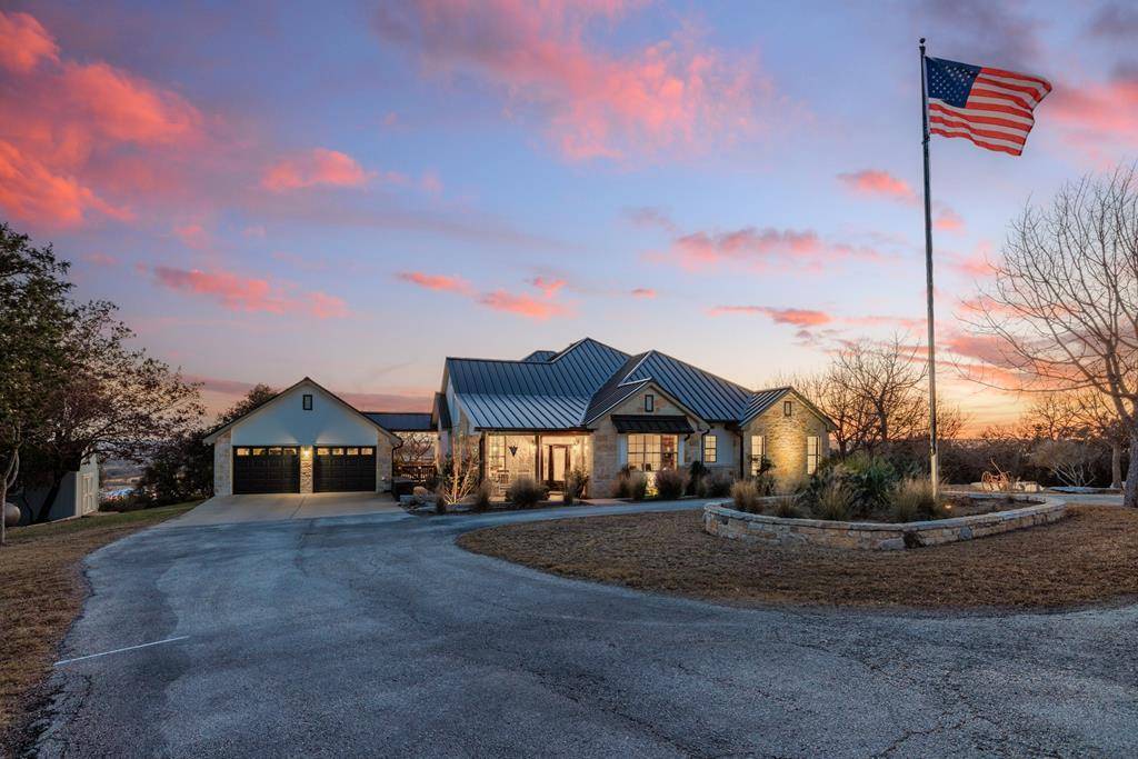 169 Royal Oaks Hill, Fredericksburg, TX 78624