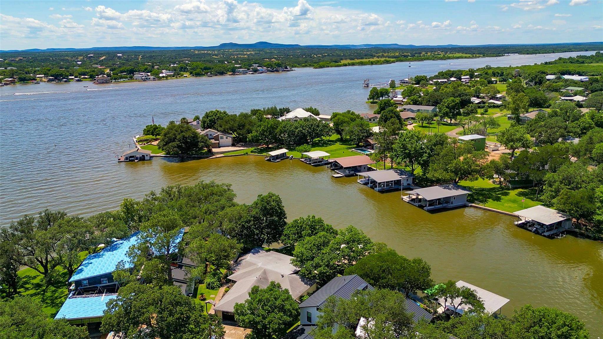 104 Bluebird LN, Highland Haven, TX 78654