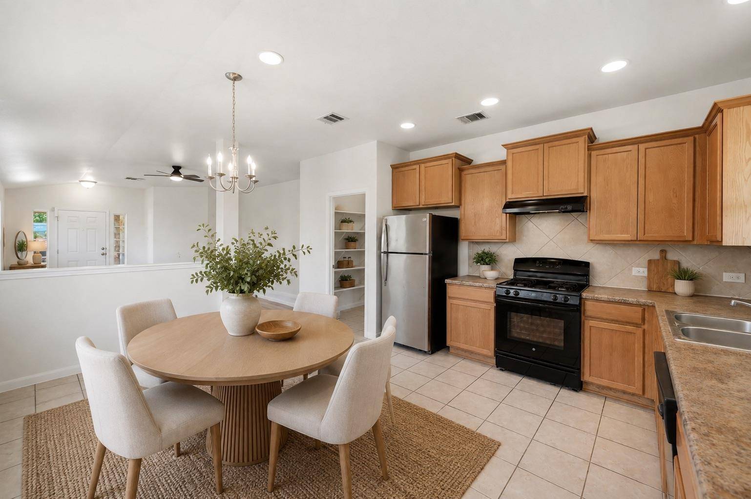 209 Hoya LN, San Marcos, TX 78666