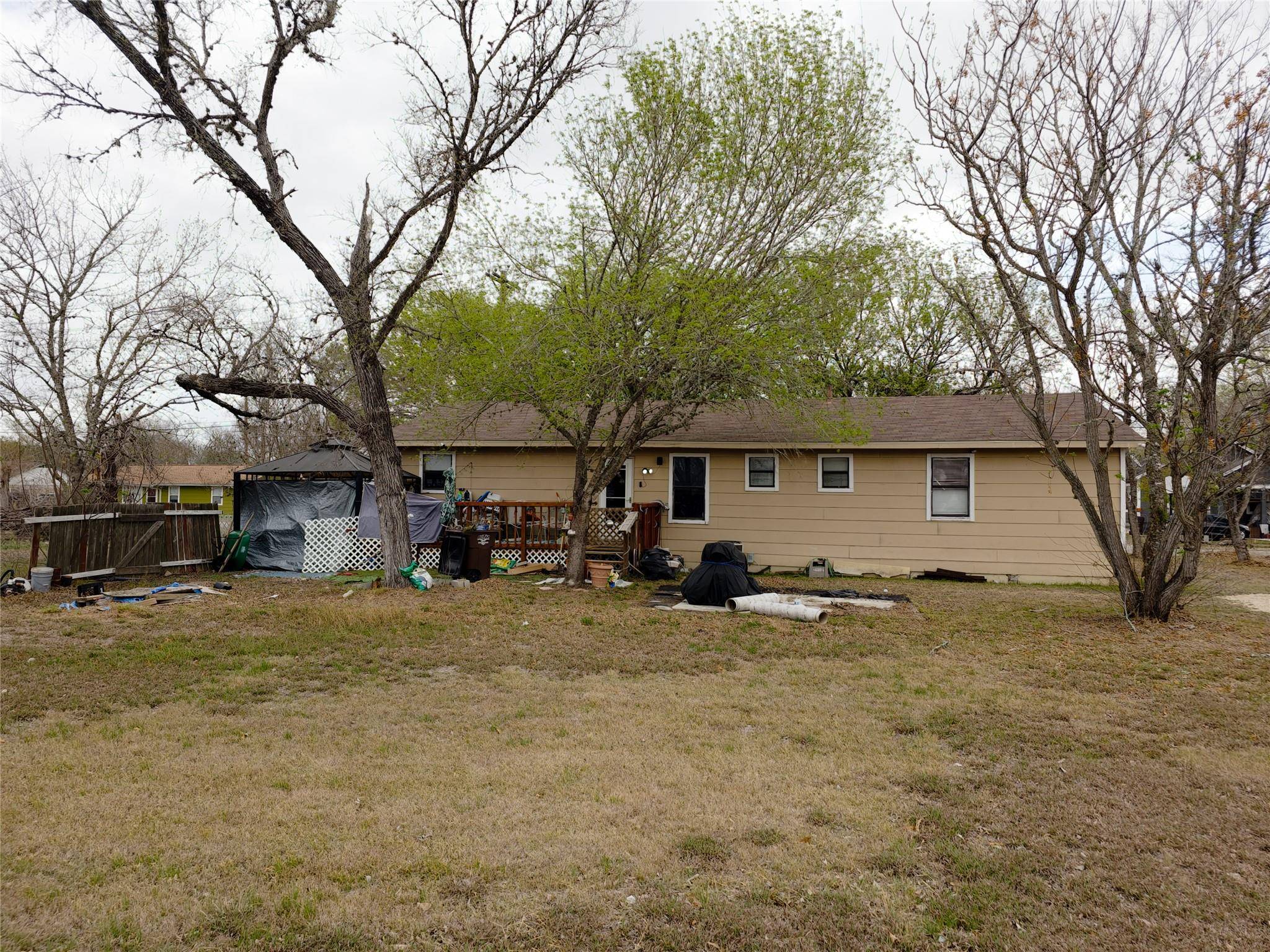 911 Brazos ST, Lockhart, TX 78644