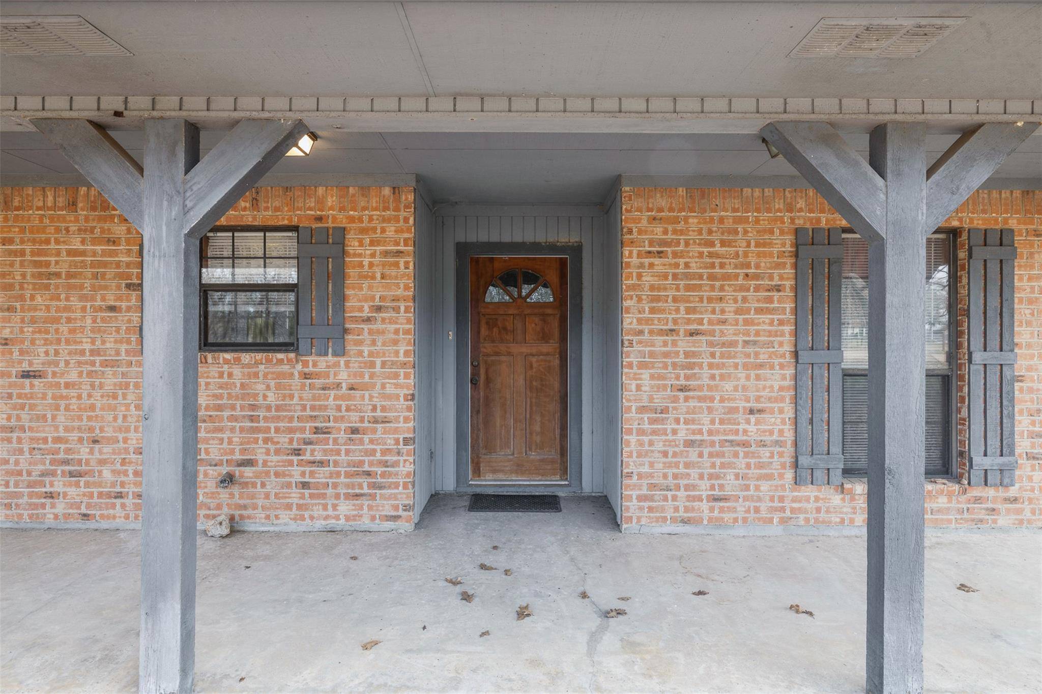 1196 Sherrill LN, Lexington, TX 78947