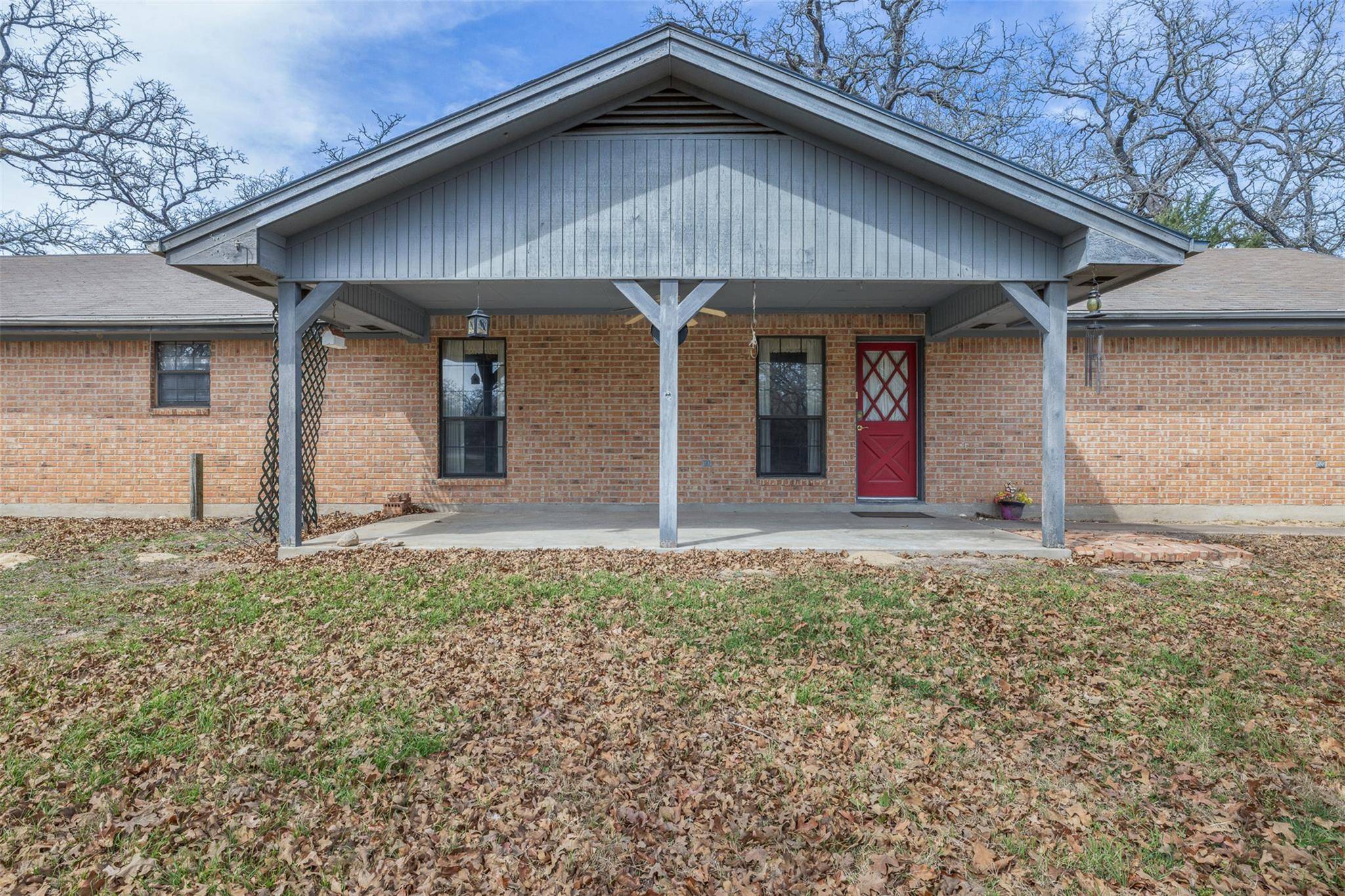 1196 Sherrill LN, Lexington, TX 78947