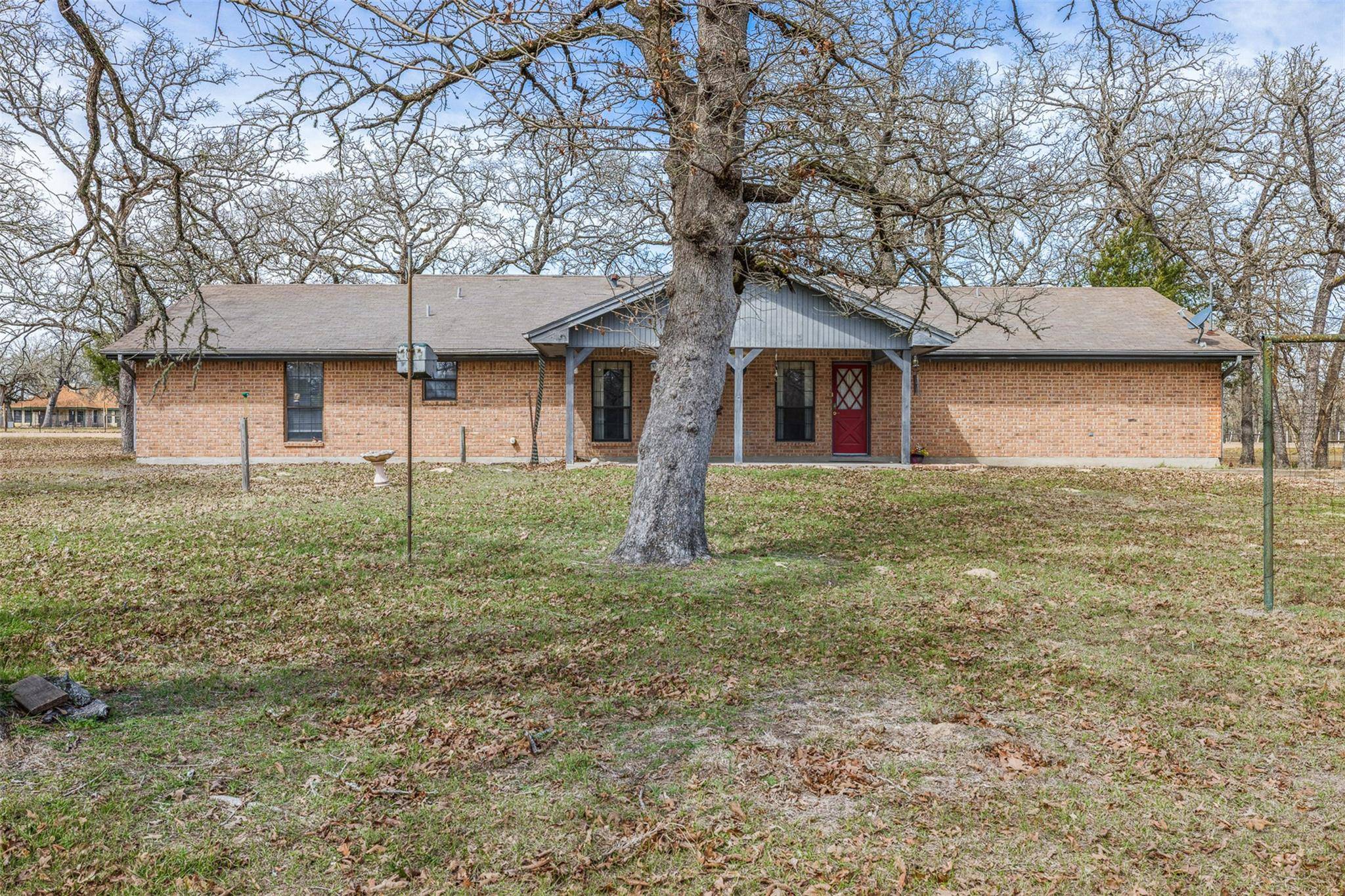 1196 Sherrill LN, Lexington, TX 78947