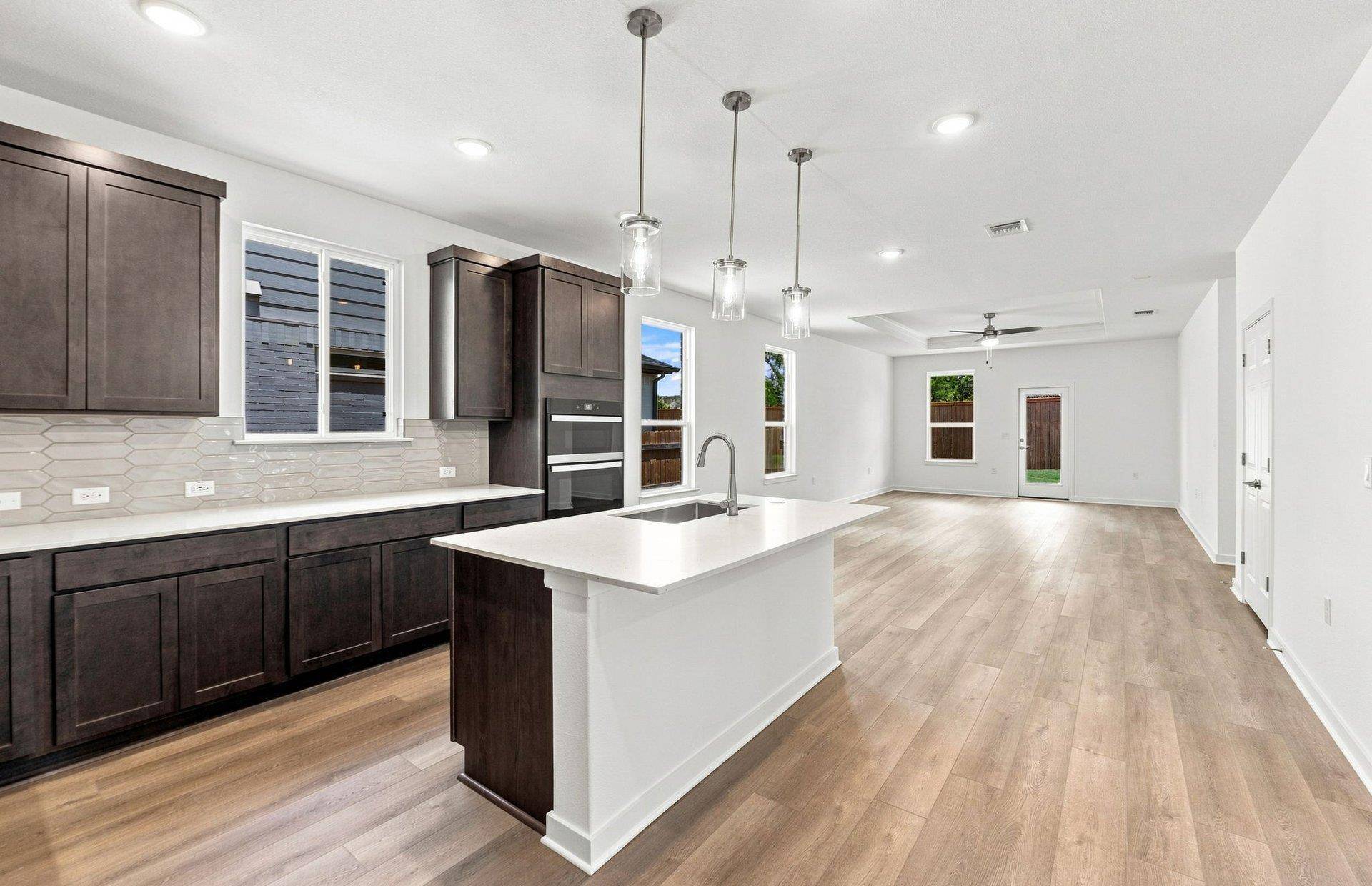 129 Adlai Ave, Georgetown, TX 78633