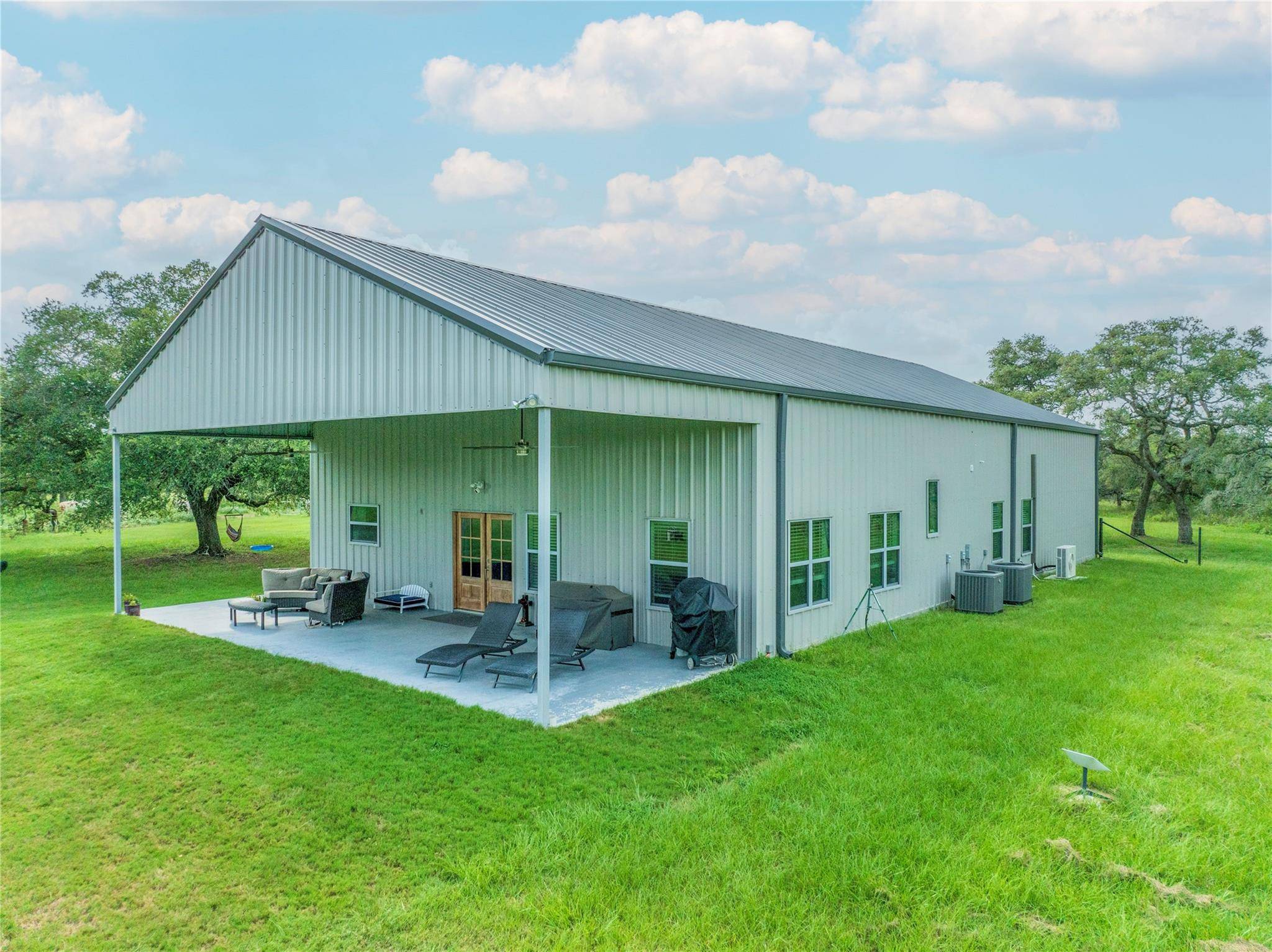 15545 TX-111 E, Yoakum, TX 77995