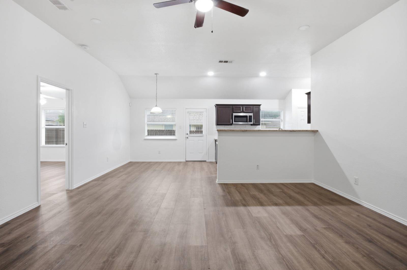 101 Soapstone DR, Jarrell, TX 76537