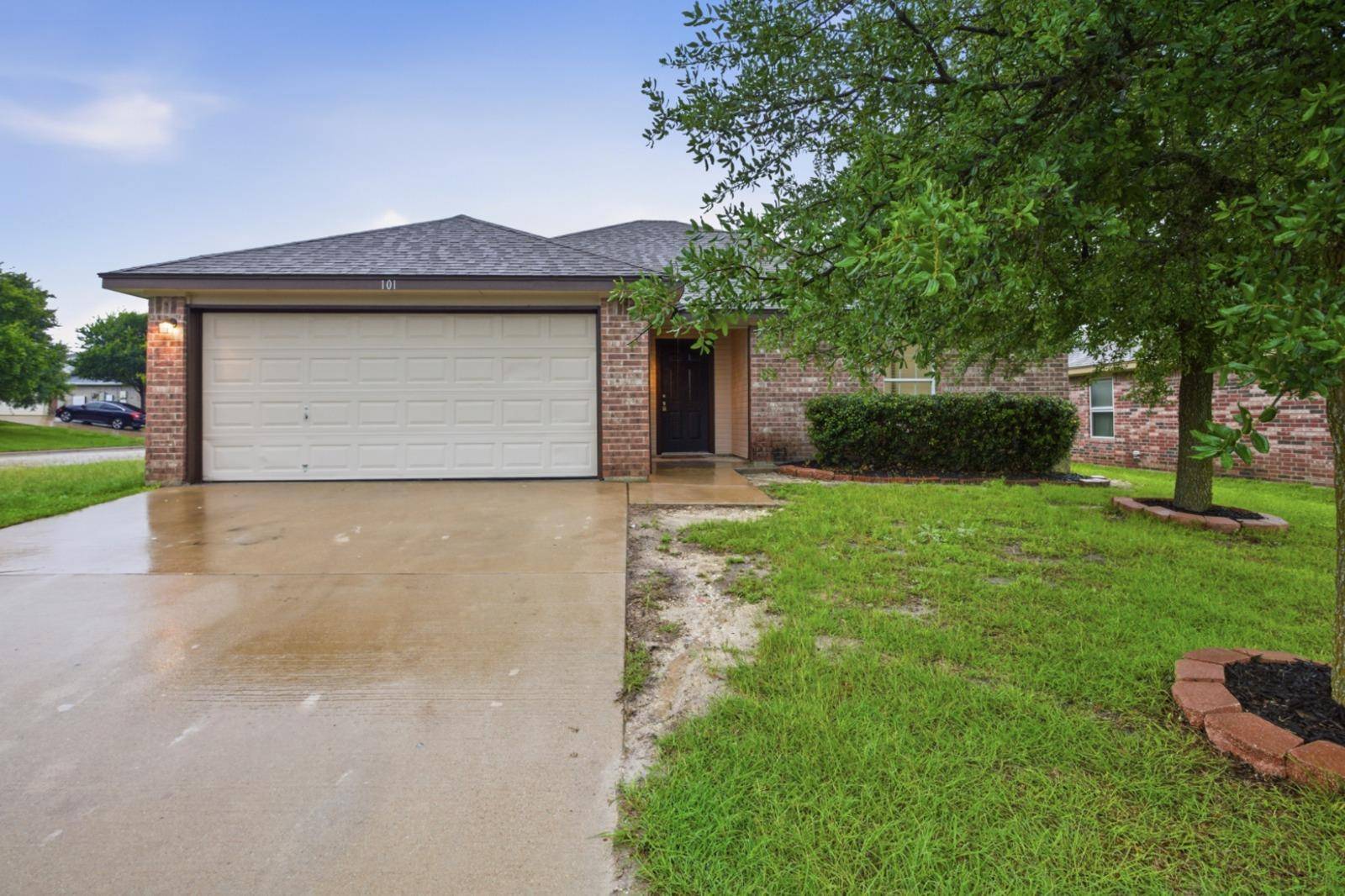 101 Soapstone DR, Jarrell, TX 76537