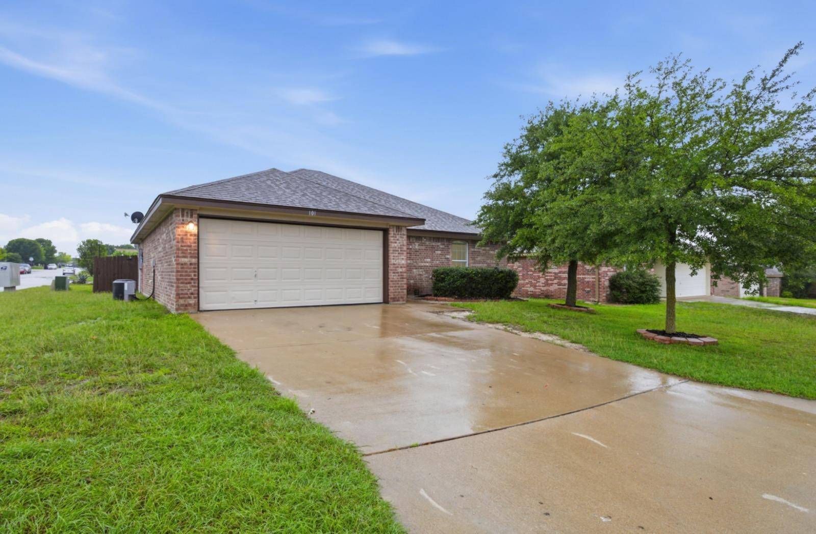 101 Soapstone DR, Jarrell, TX 76537
