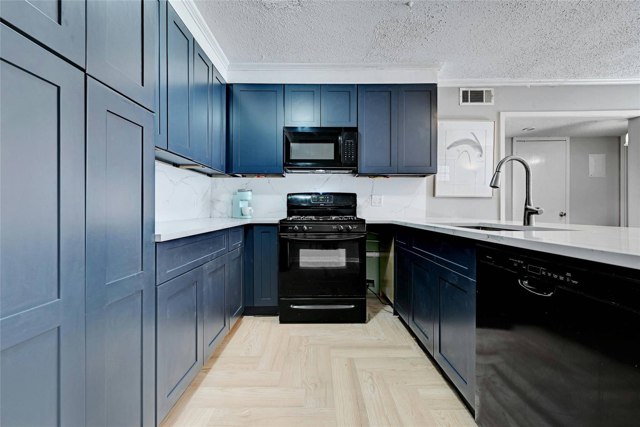 1304 Summit ST #101, Austin, TX 78741