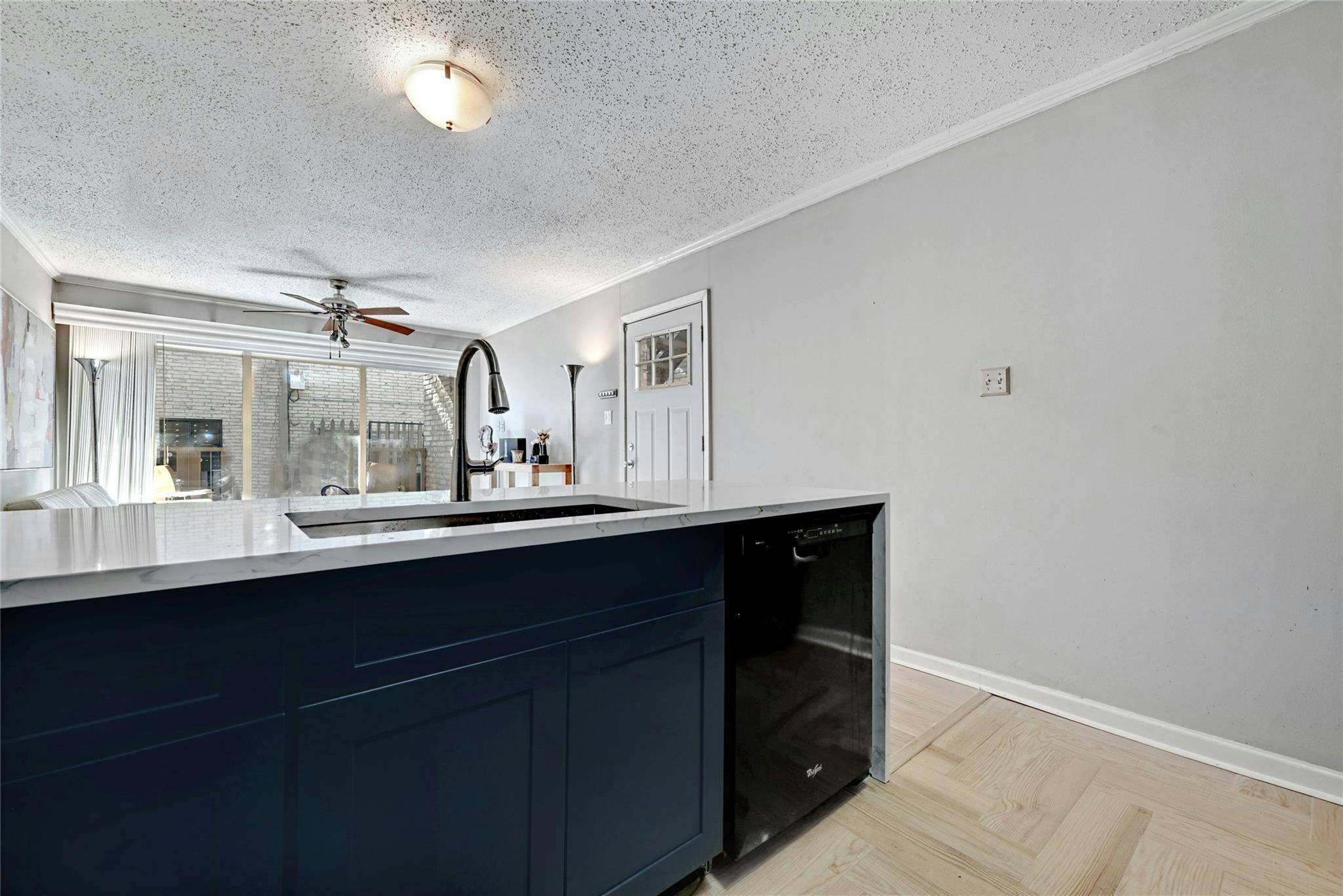 1304 Summit ST #101, Austin, TX 78741