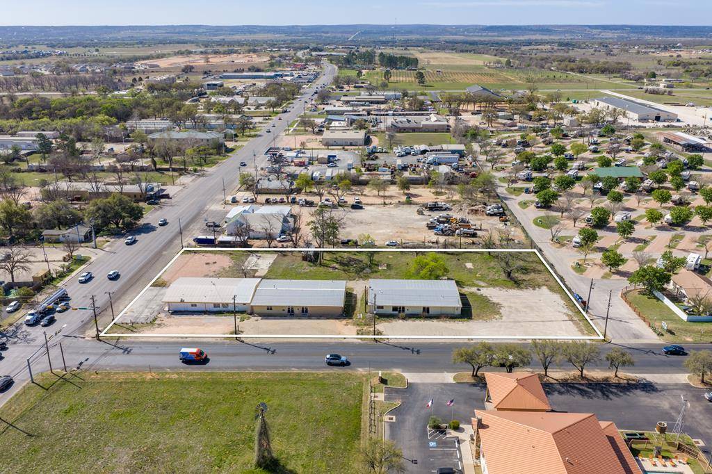 702 S Washington HWY, Fredericksburg, TX 78624