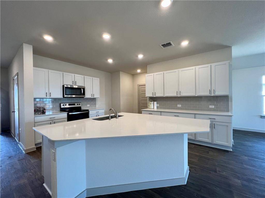 116 Krause Springs DR, Hutto, TX 78634