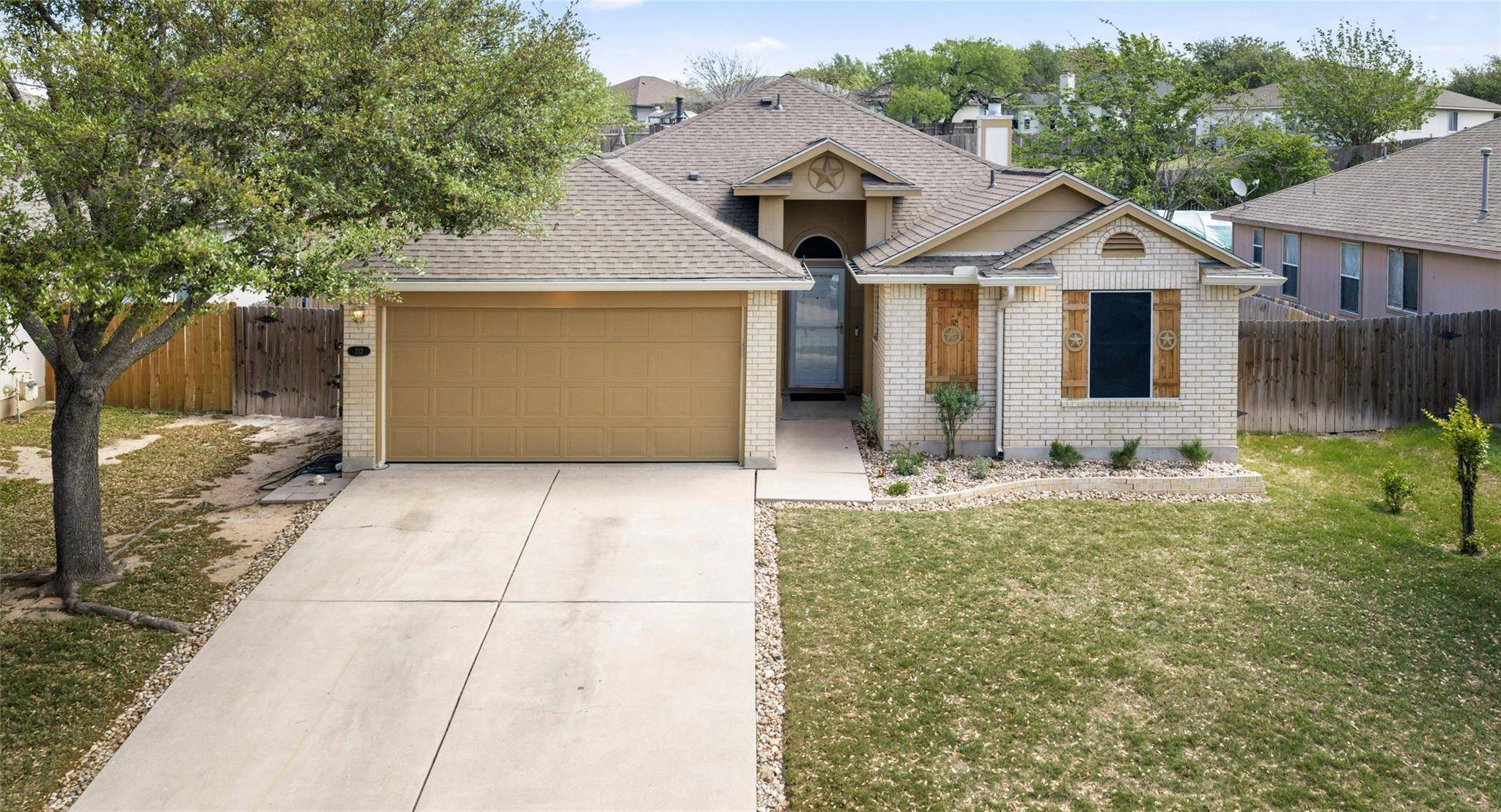 212 Lakemont DR, Hutto, TX 78634