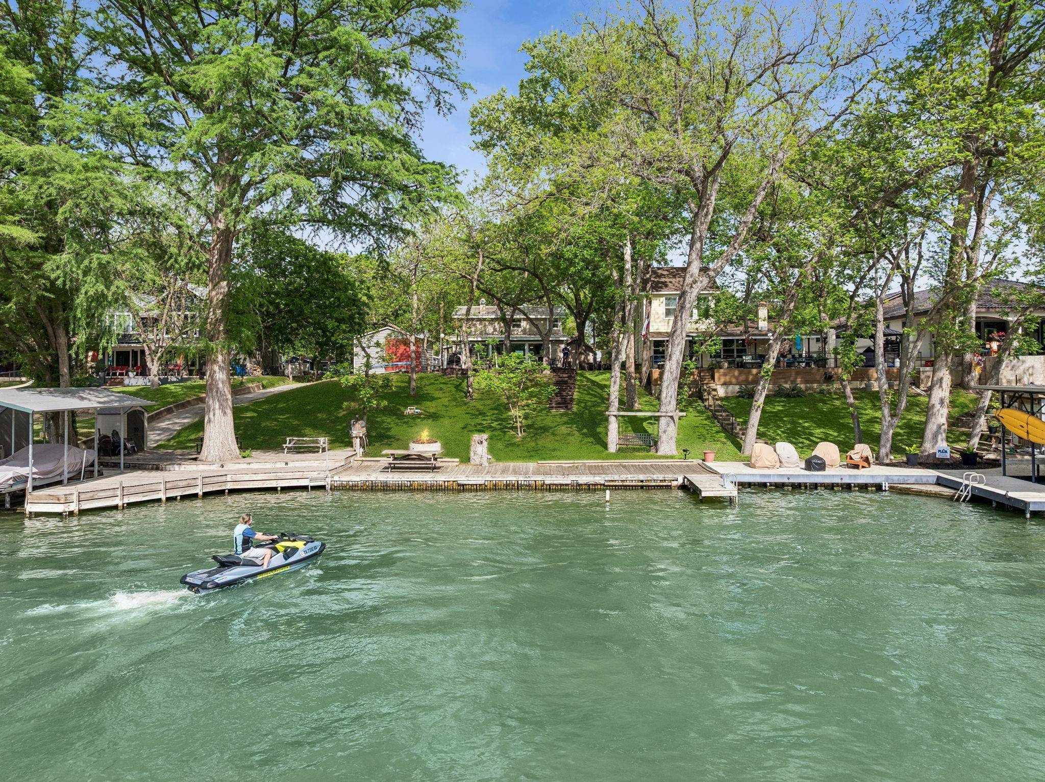 723 E Zipp RD, New Braunfels, TX 78130