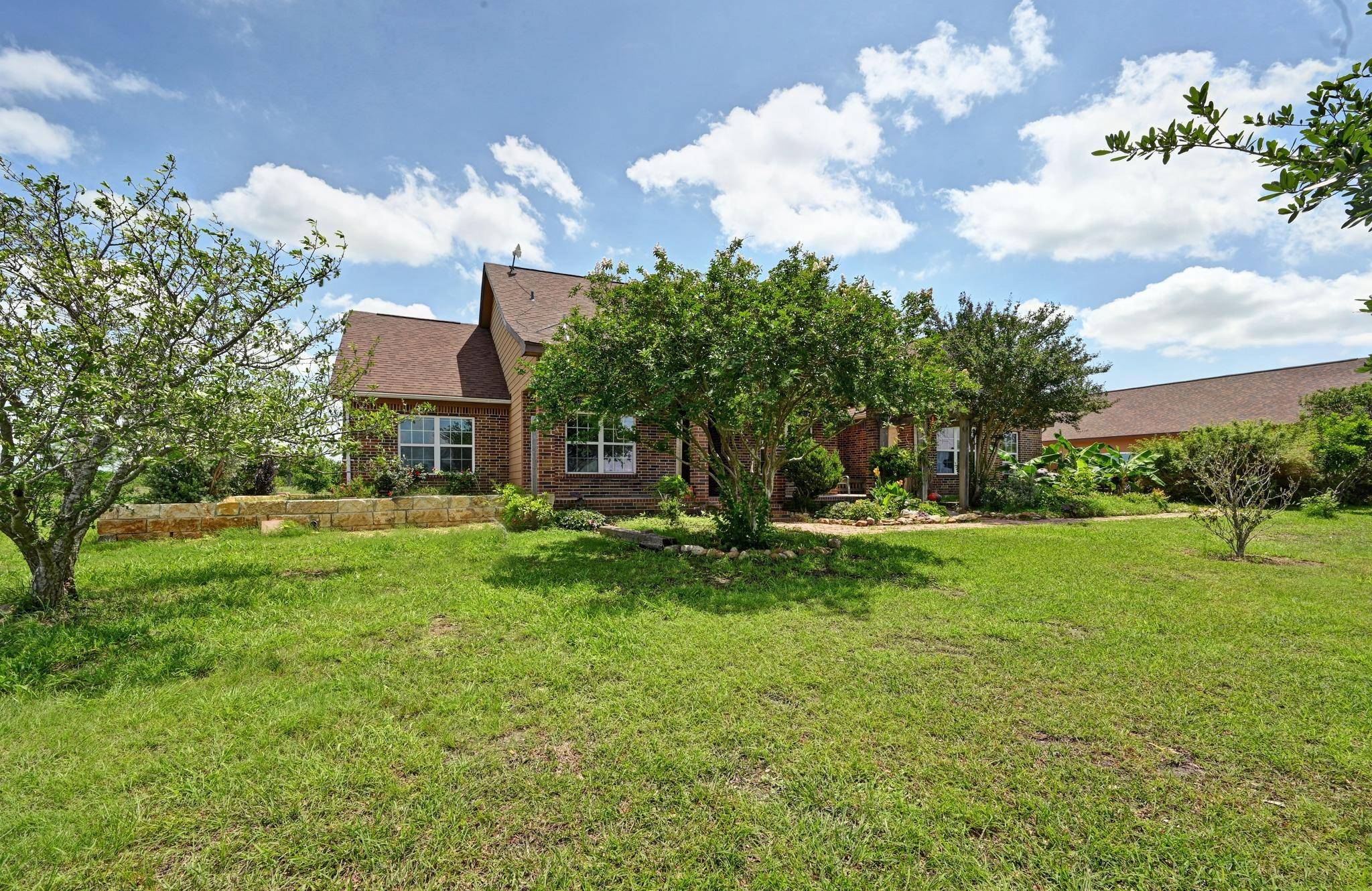410 Simmons Family Farm RD, Lockhart, TX 78644