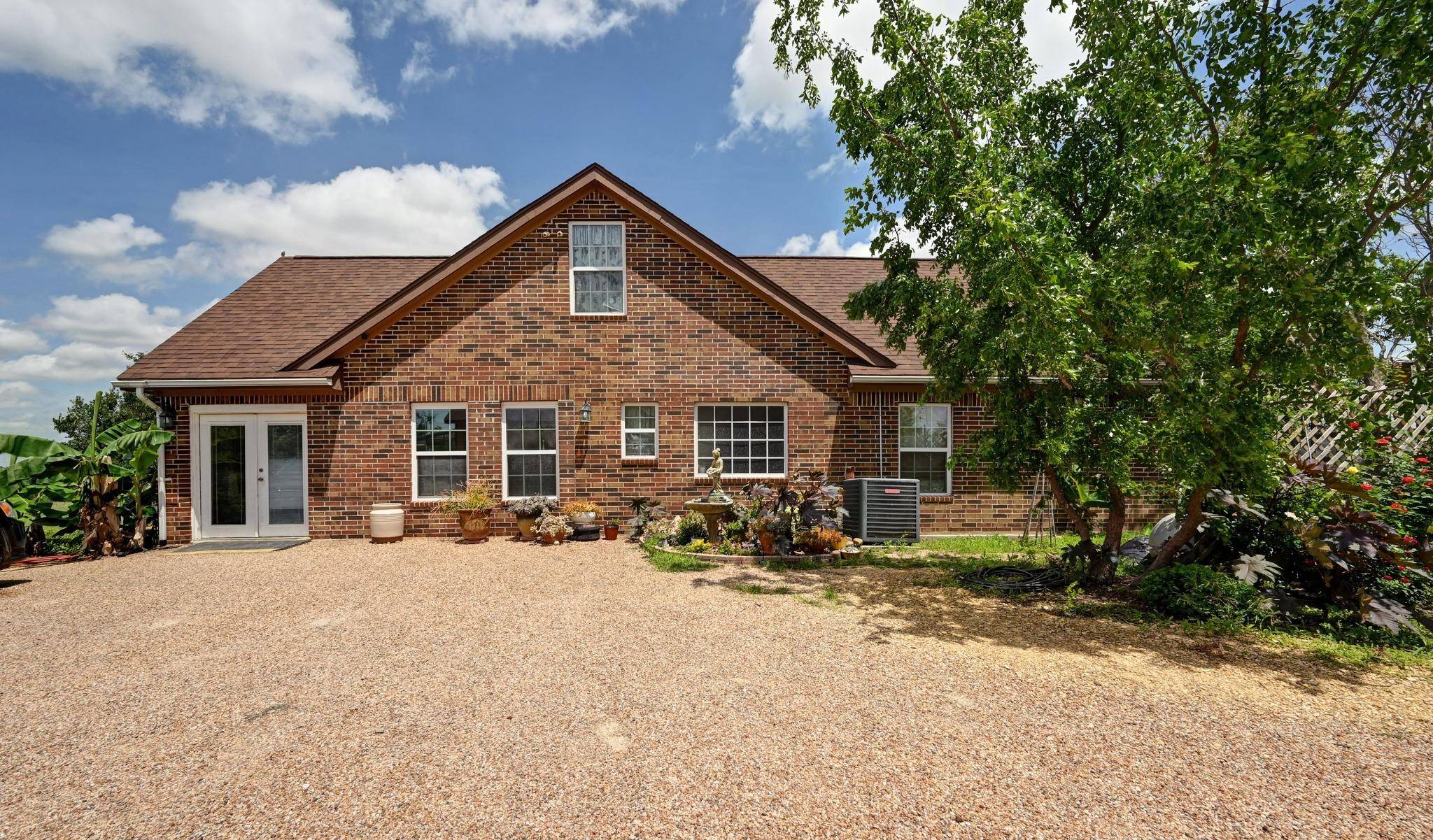 410 Simmons Family Farm RD, Lockhart, TX 78644