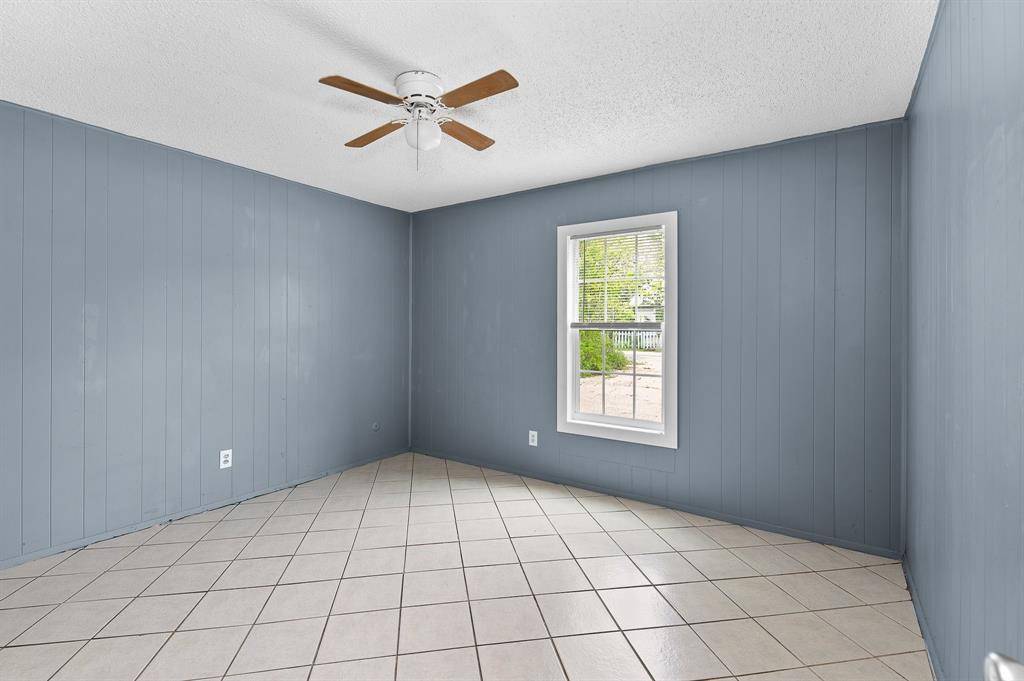 1611 Jones ST #6, Taylor, TX 76574