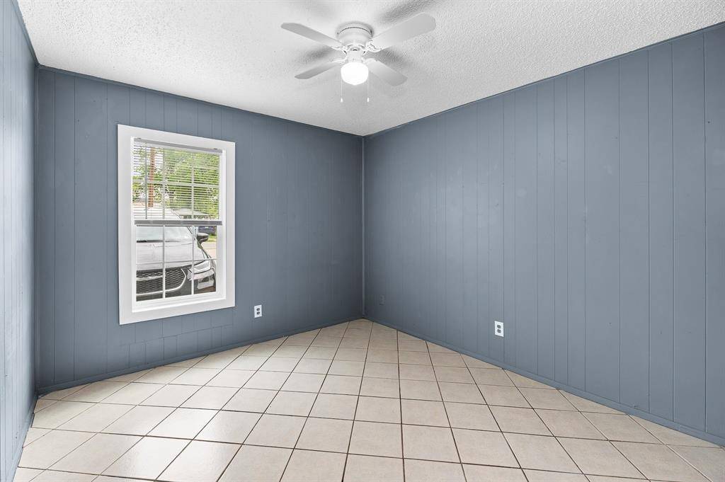1611 Jones ST #6, Taylor, TX 76574