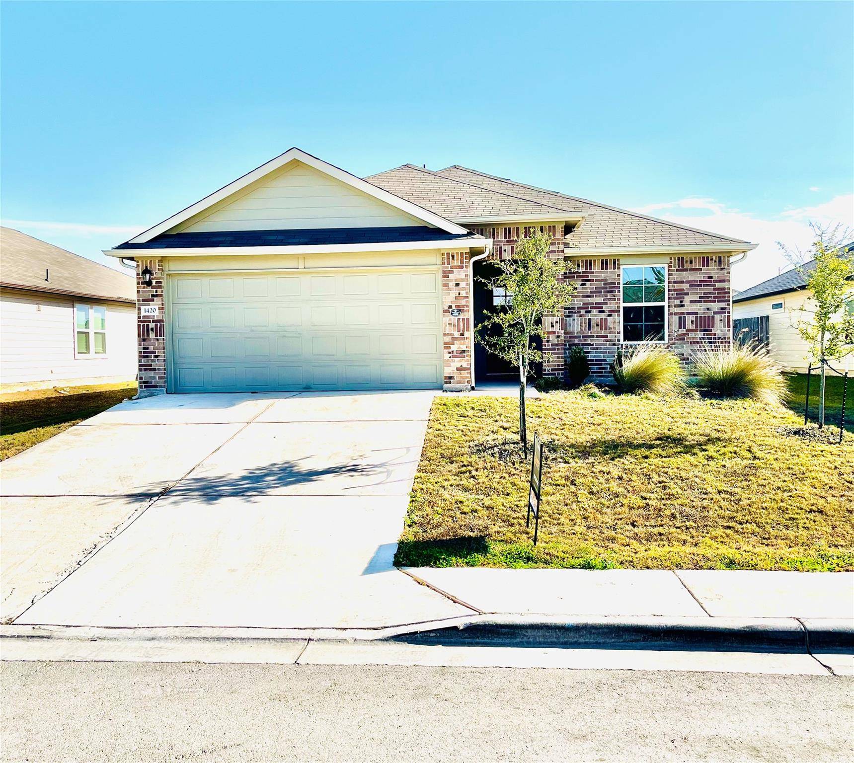 1420 London WAY, Lockhart, TX 78644