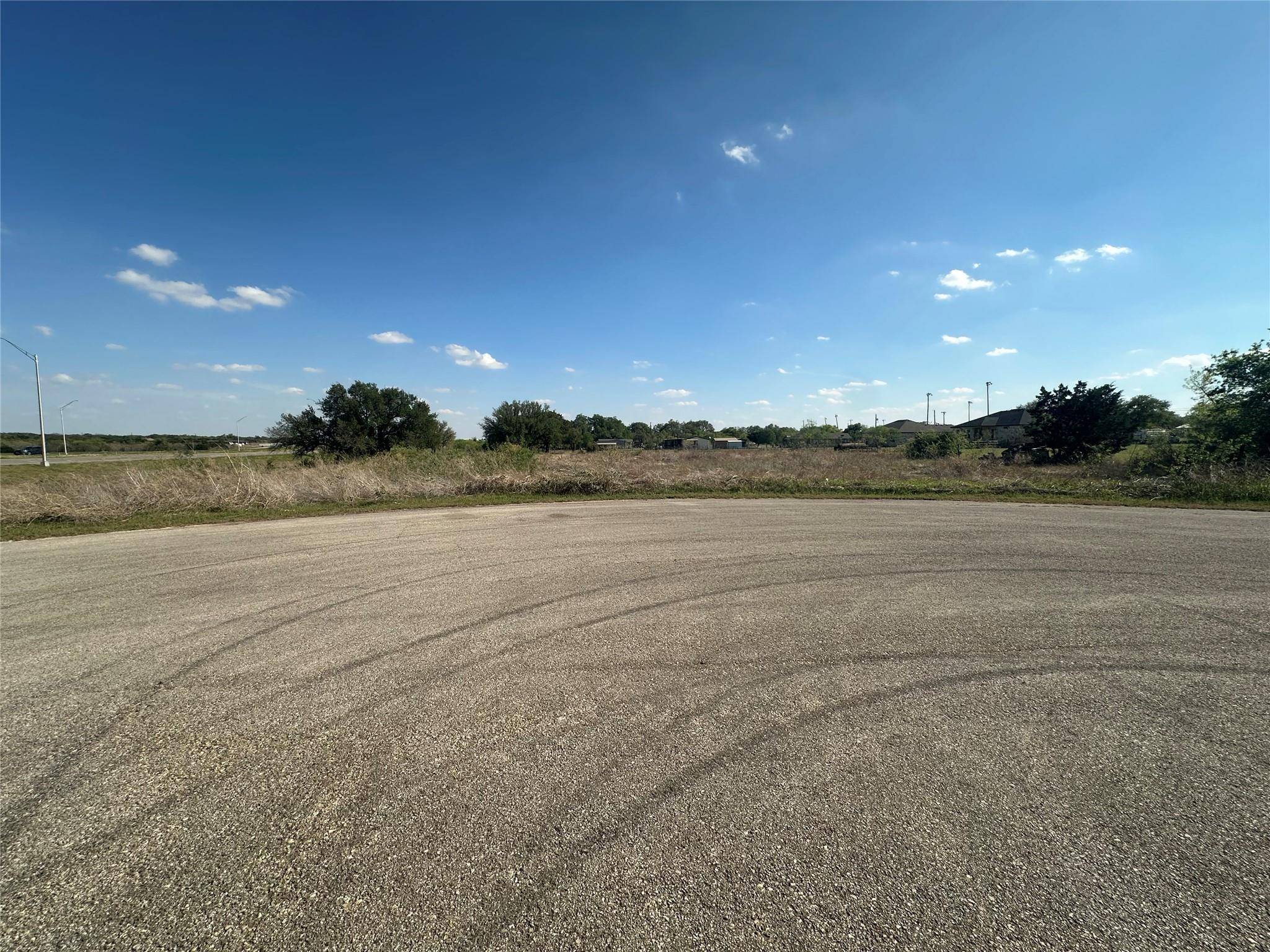 320 & 330 E Tomlinson ST, Florence, TX 76527