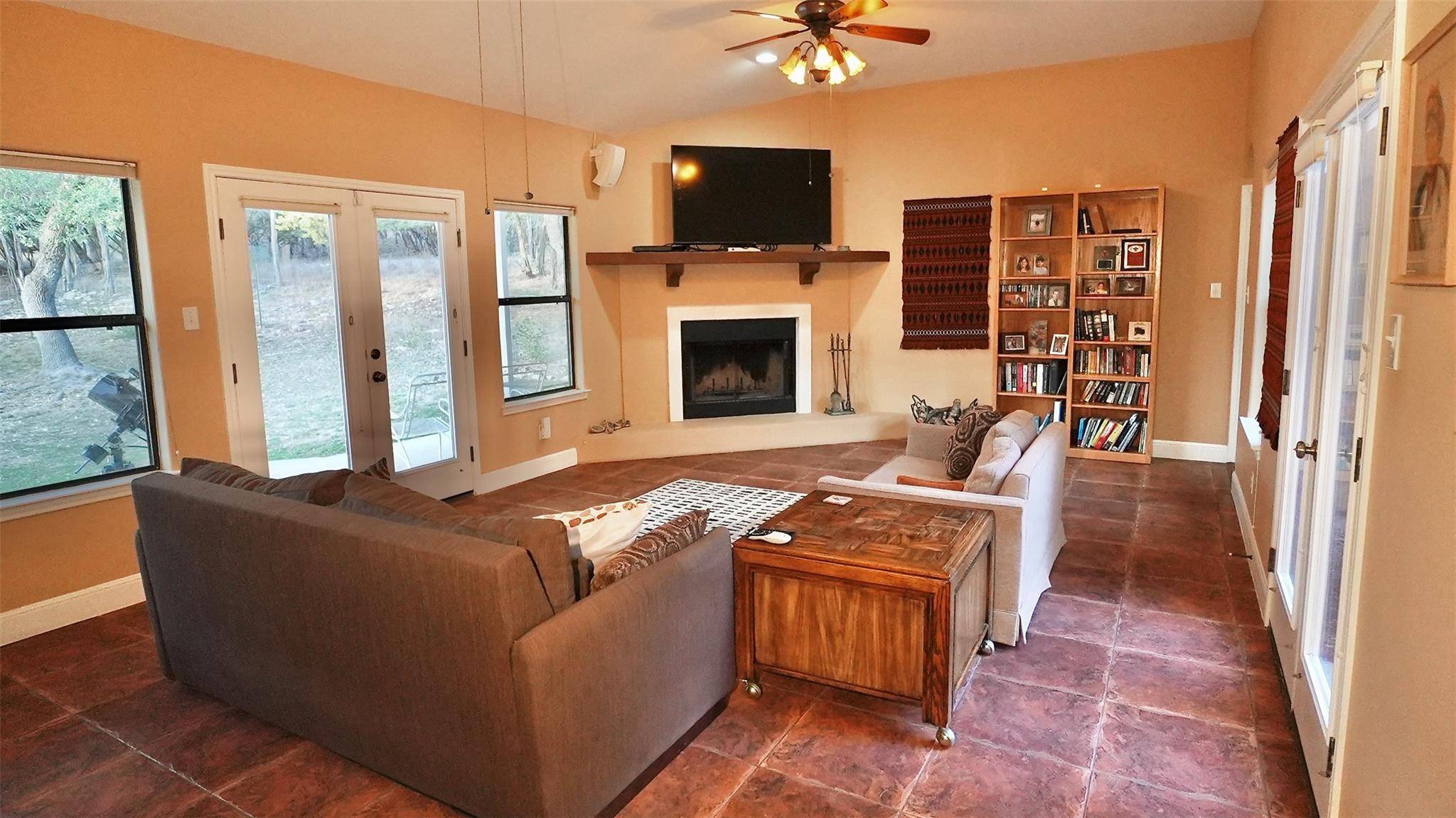 450 Windmill Oaks DR, Wimberley, TX 78676