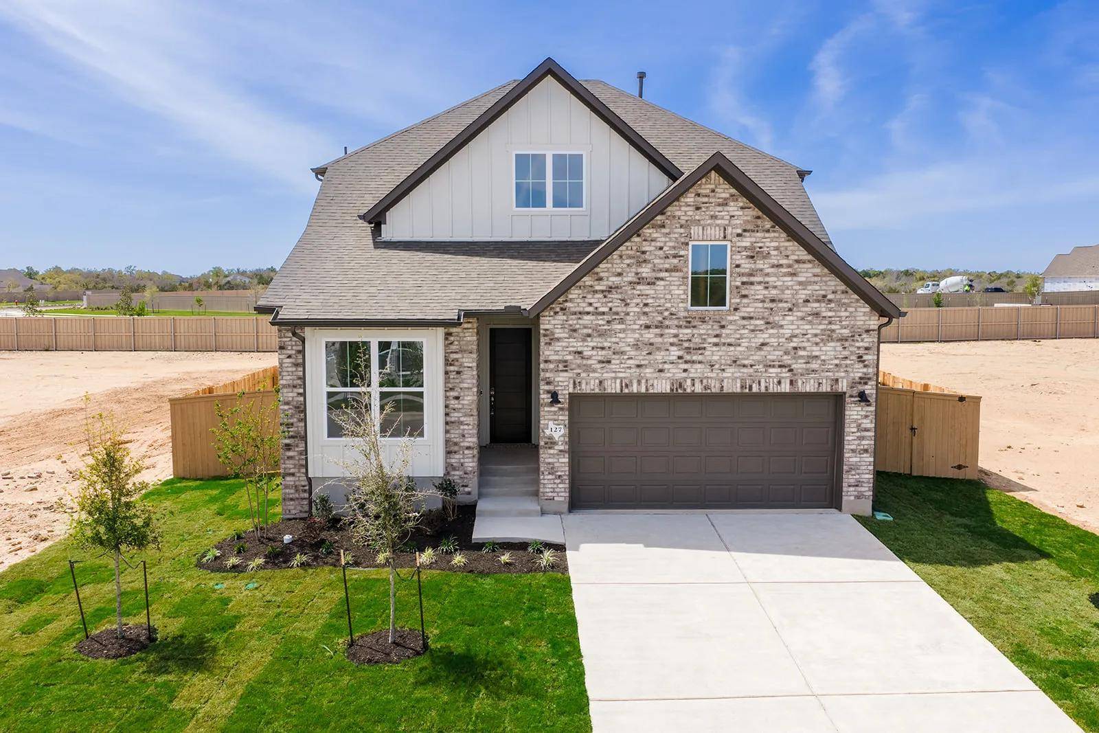 127 Silverbell LN, Bastrop, TX 78602