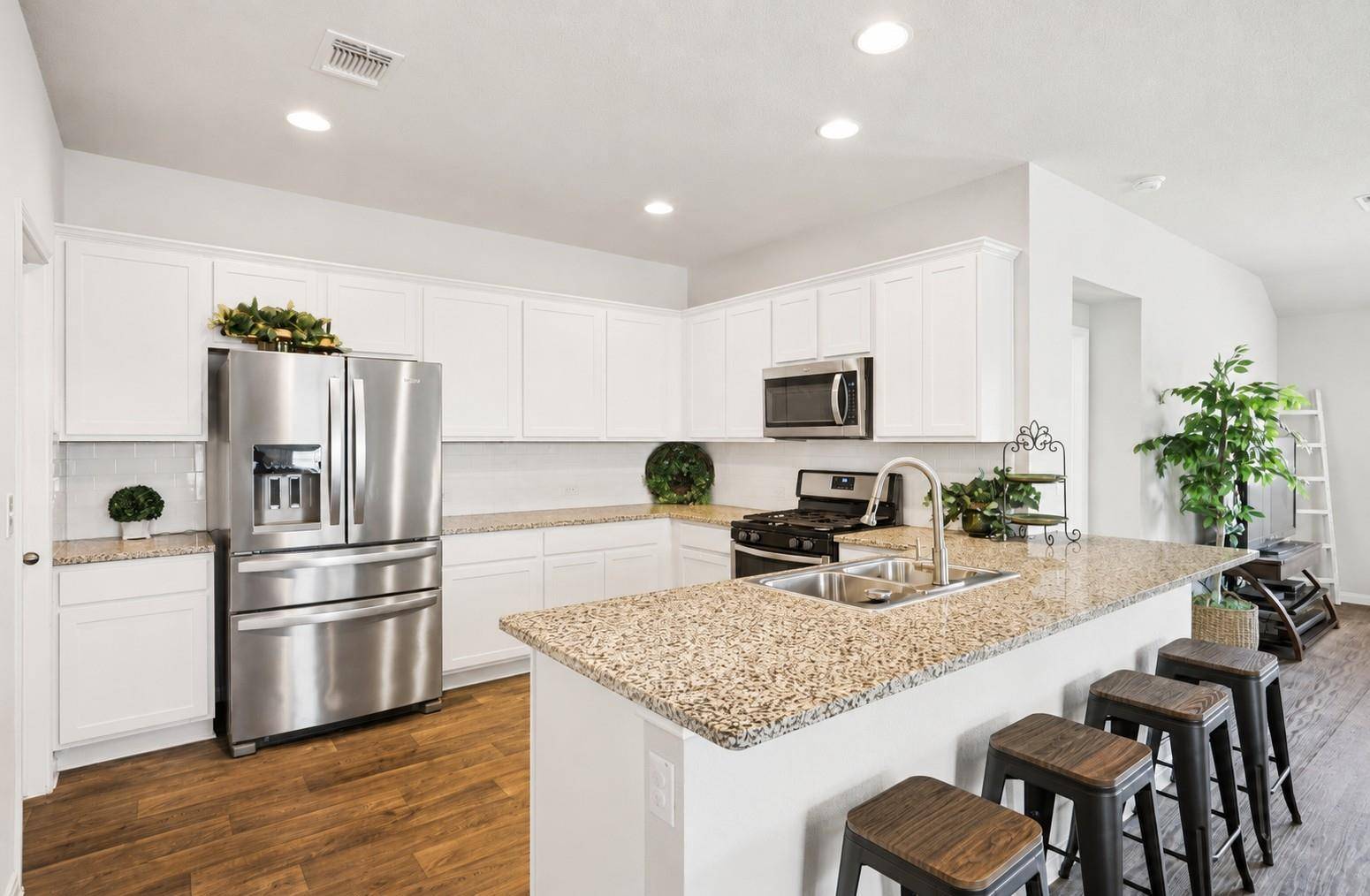 102 Harlan DR, Hutto, TX 78634