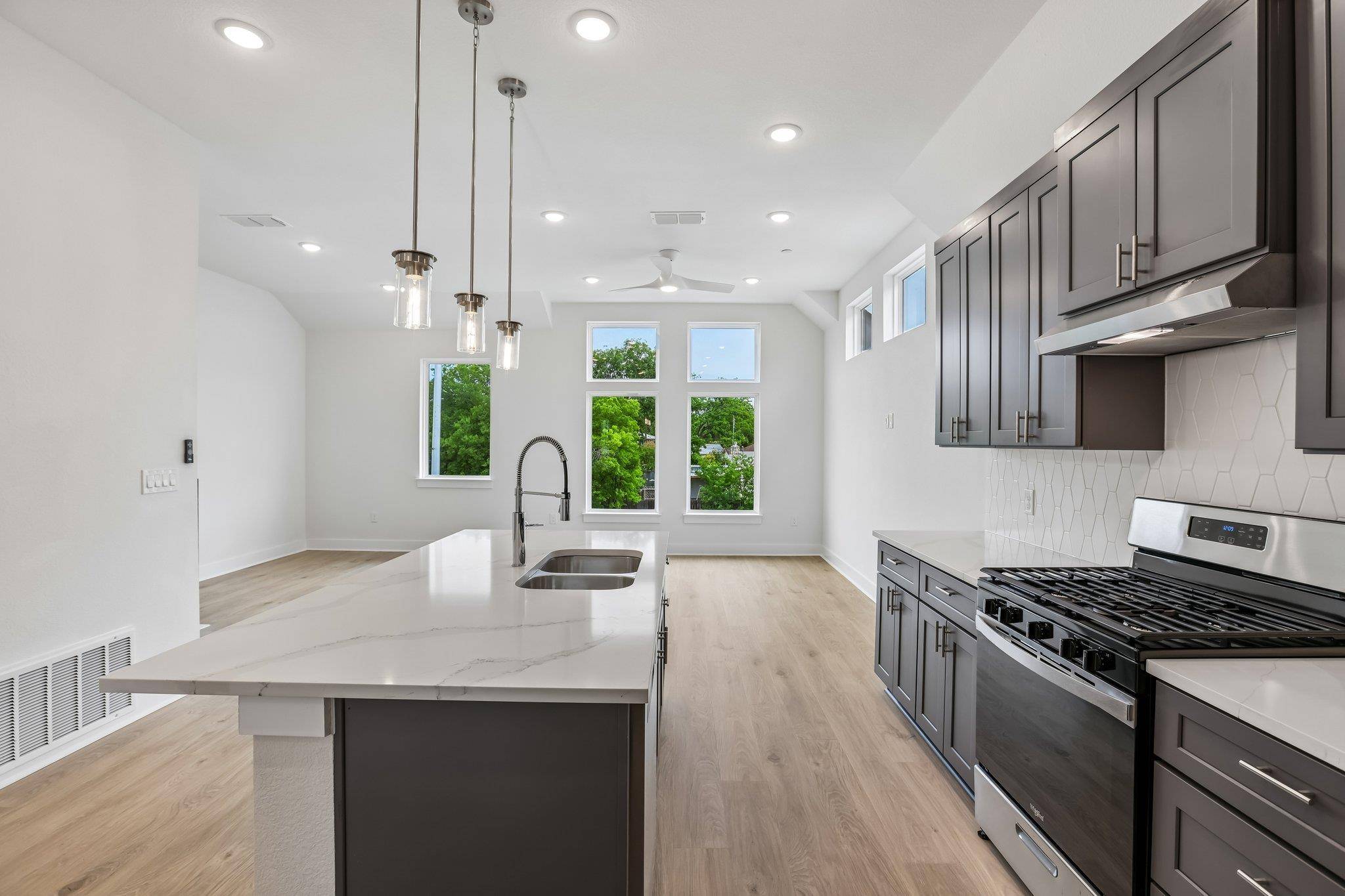200 W 56th ST #1104, Austin, TX 78751
