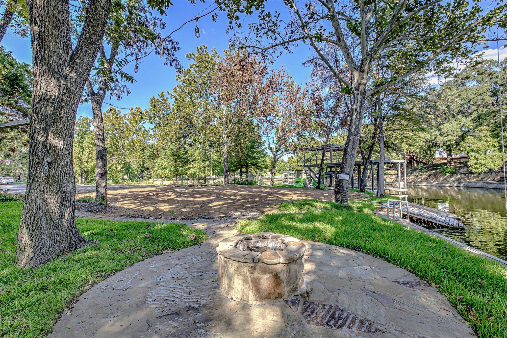 1336 S Lakeside DR, Kingsland, TX 78611