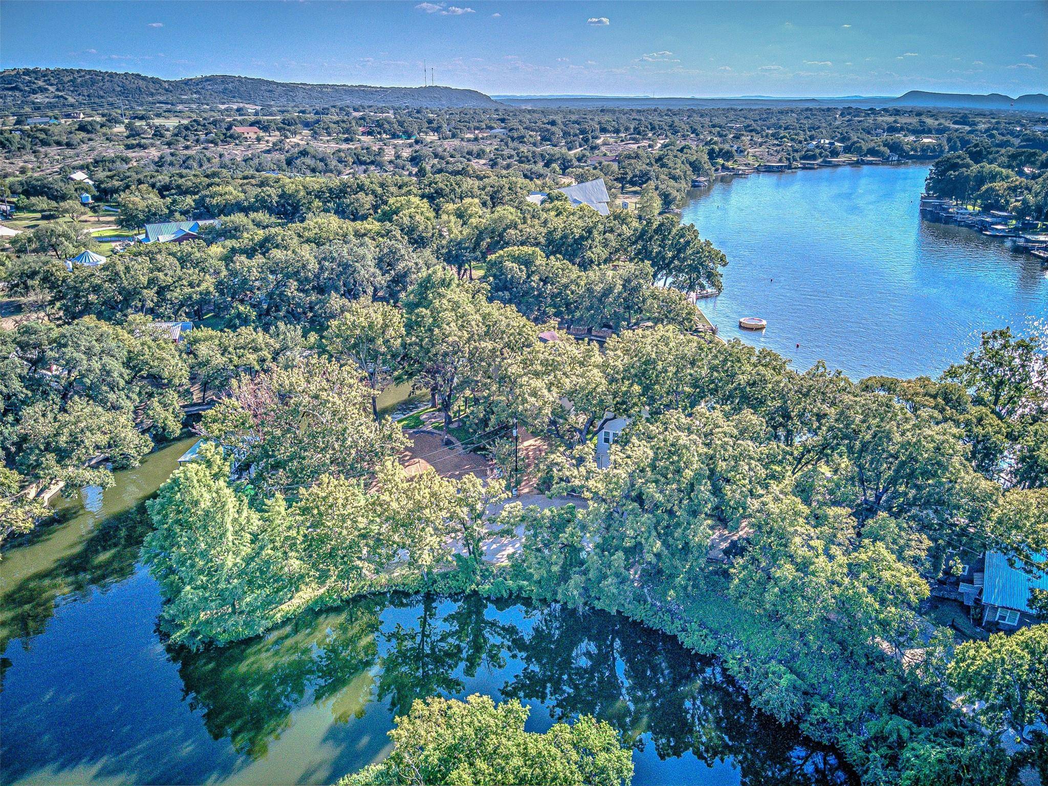 1336 S Lakeside DR, Kingsland, TX 78611