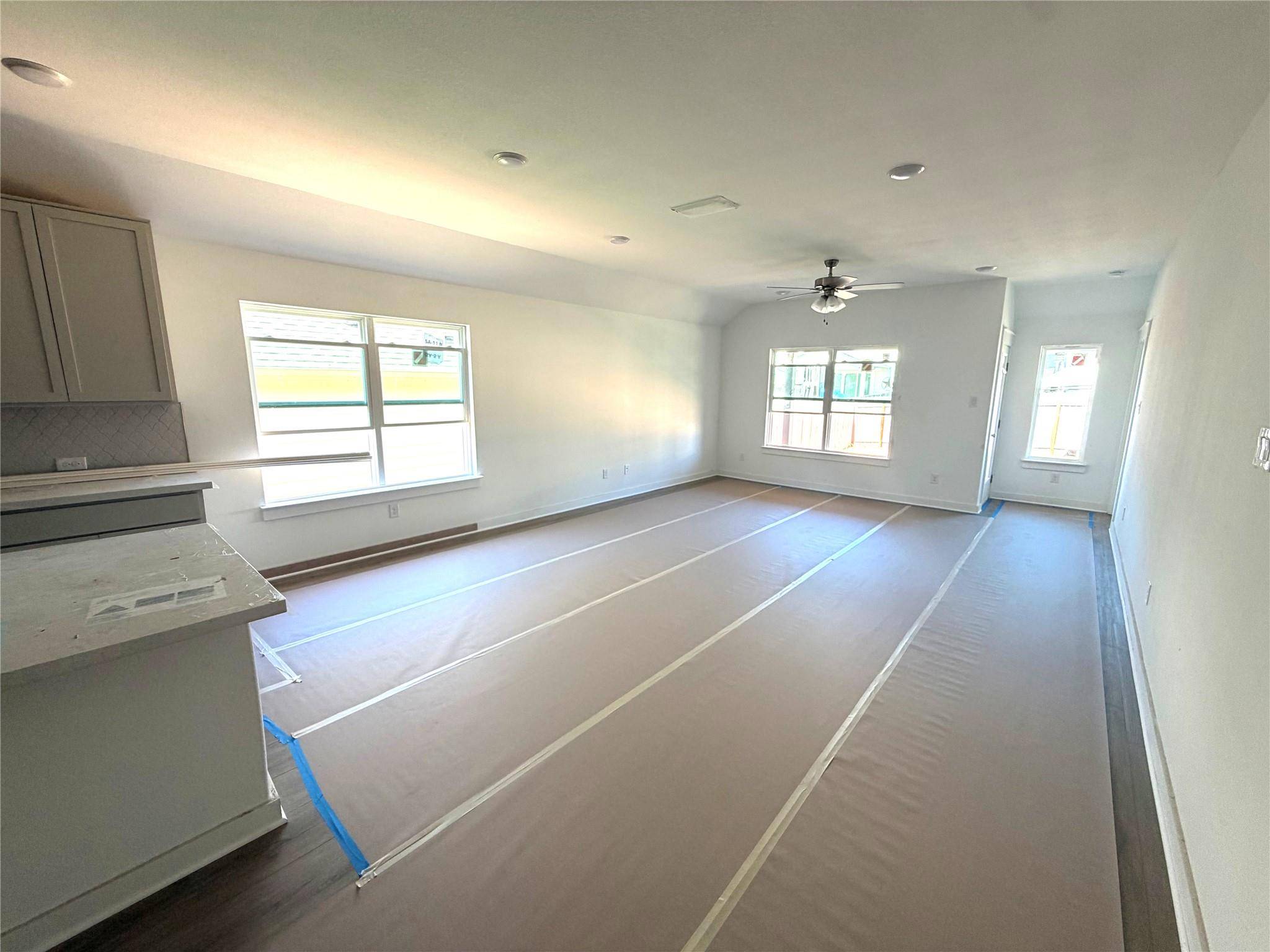 221 Seattle Slew DR, Jarrell, TX 76537