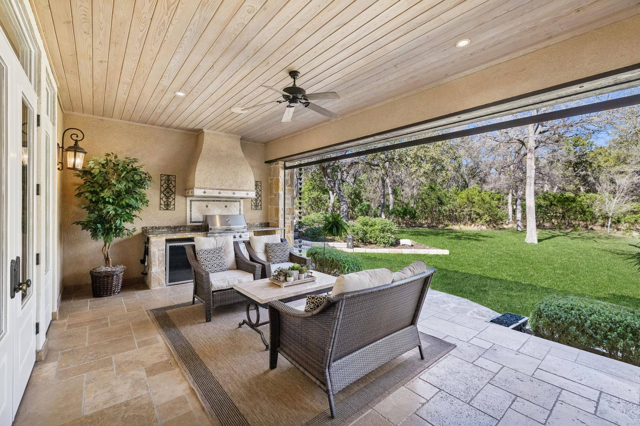 358 Mariposa LOOP, New Braunfels, TX 78132