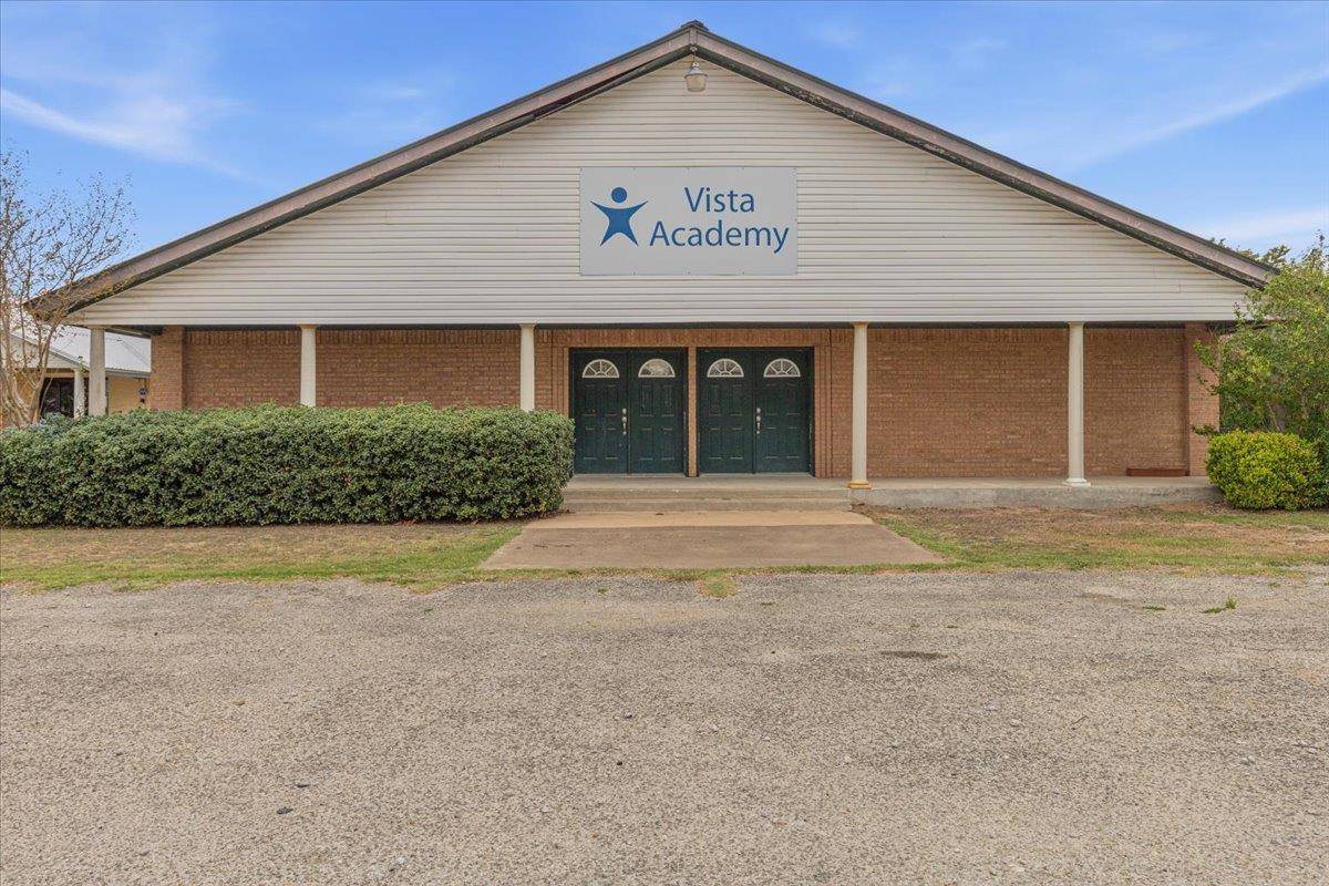 2418 Fm 1704, Elgin, TX 78621