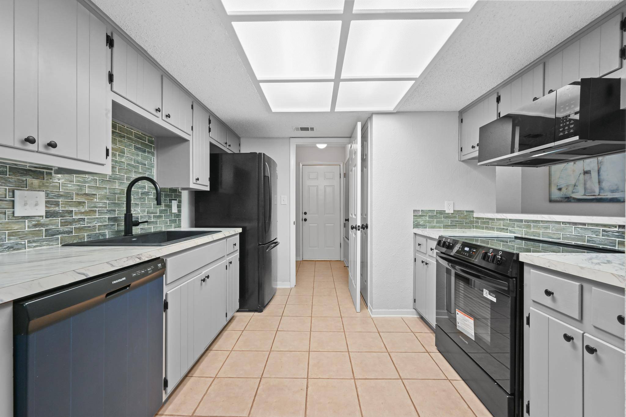 275 Mooring CIR #A, Lakeway, TX 78734